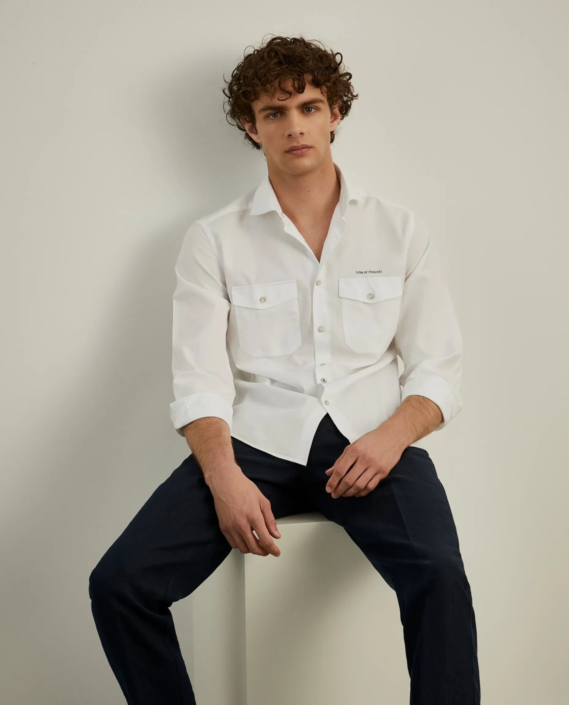 Camisa slim fit com bolsos garment dye