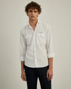 Camisa slim fit com bolsos garment dye