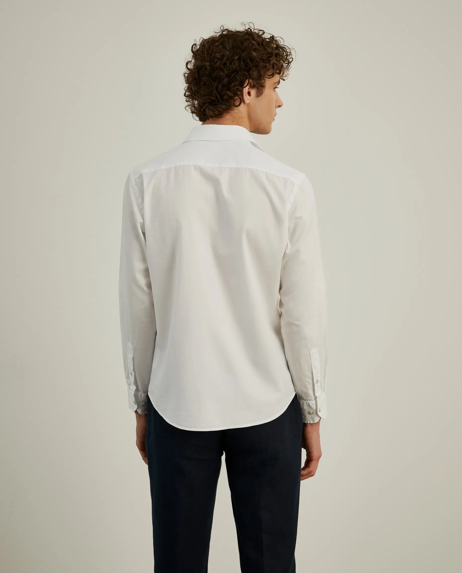 Camisa slim fit com bolsos garment dye