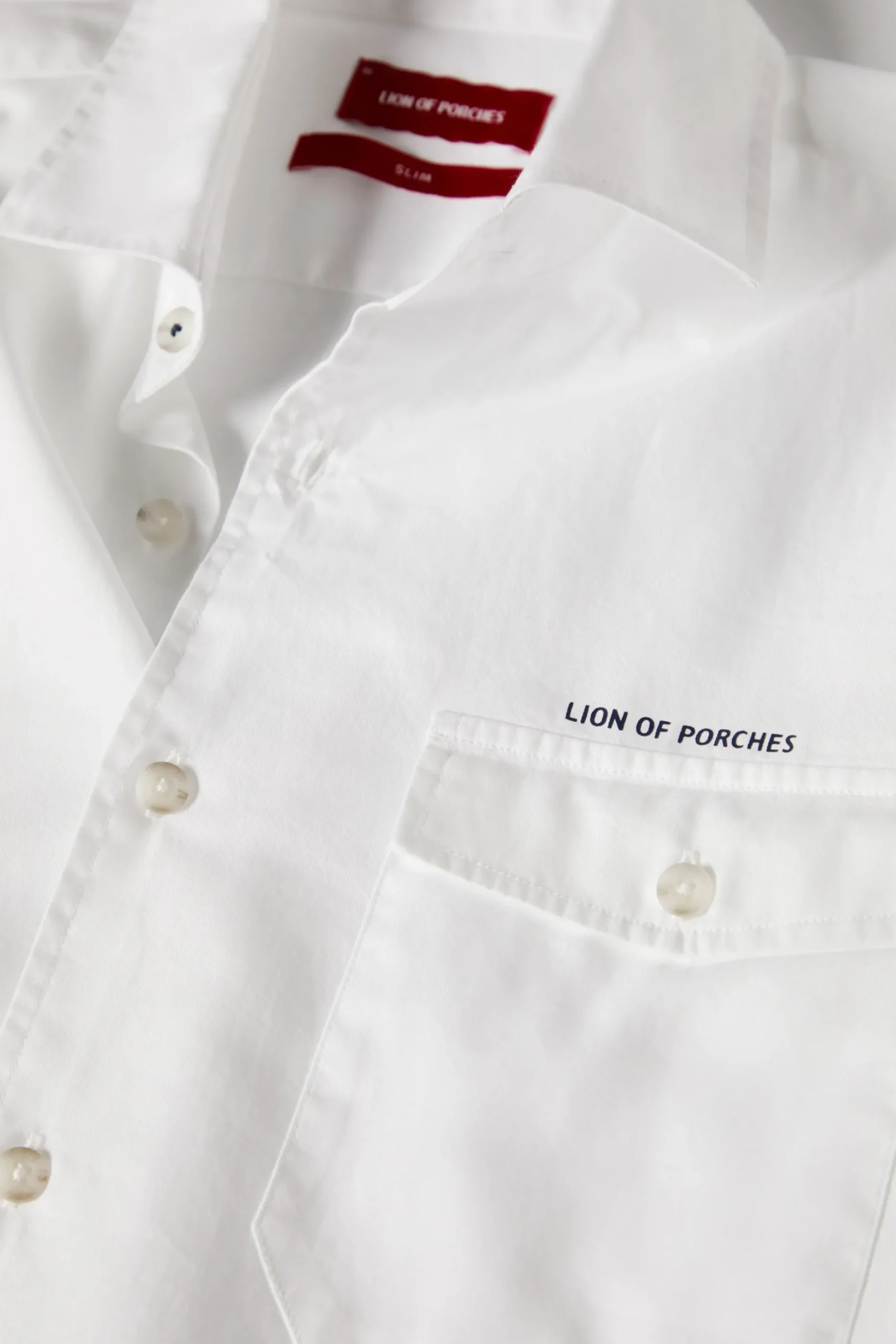 Camisa slim fit com bolsos garment dye