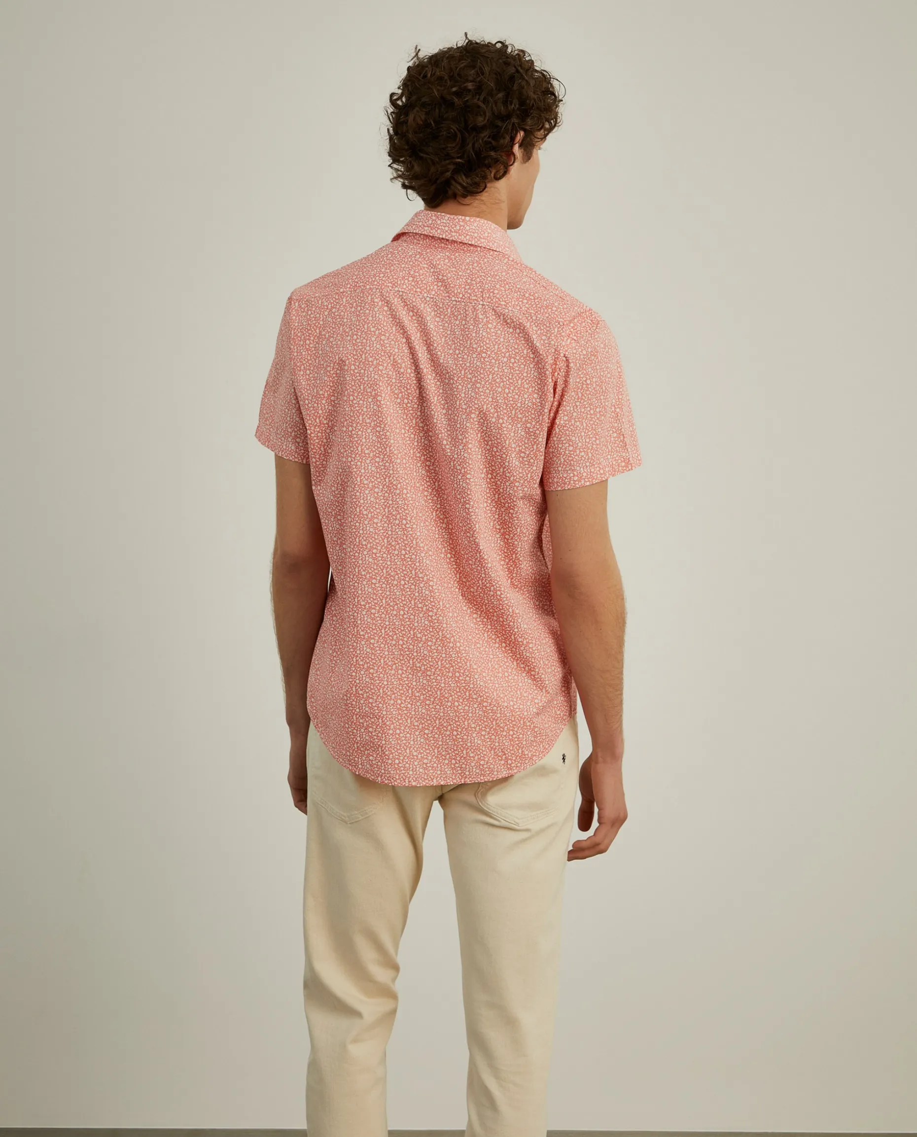 Camisa slim fit com flores