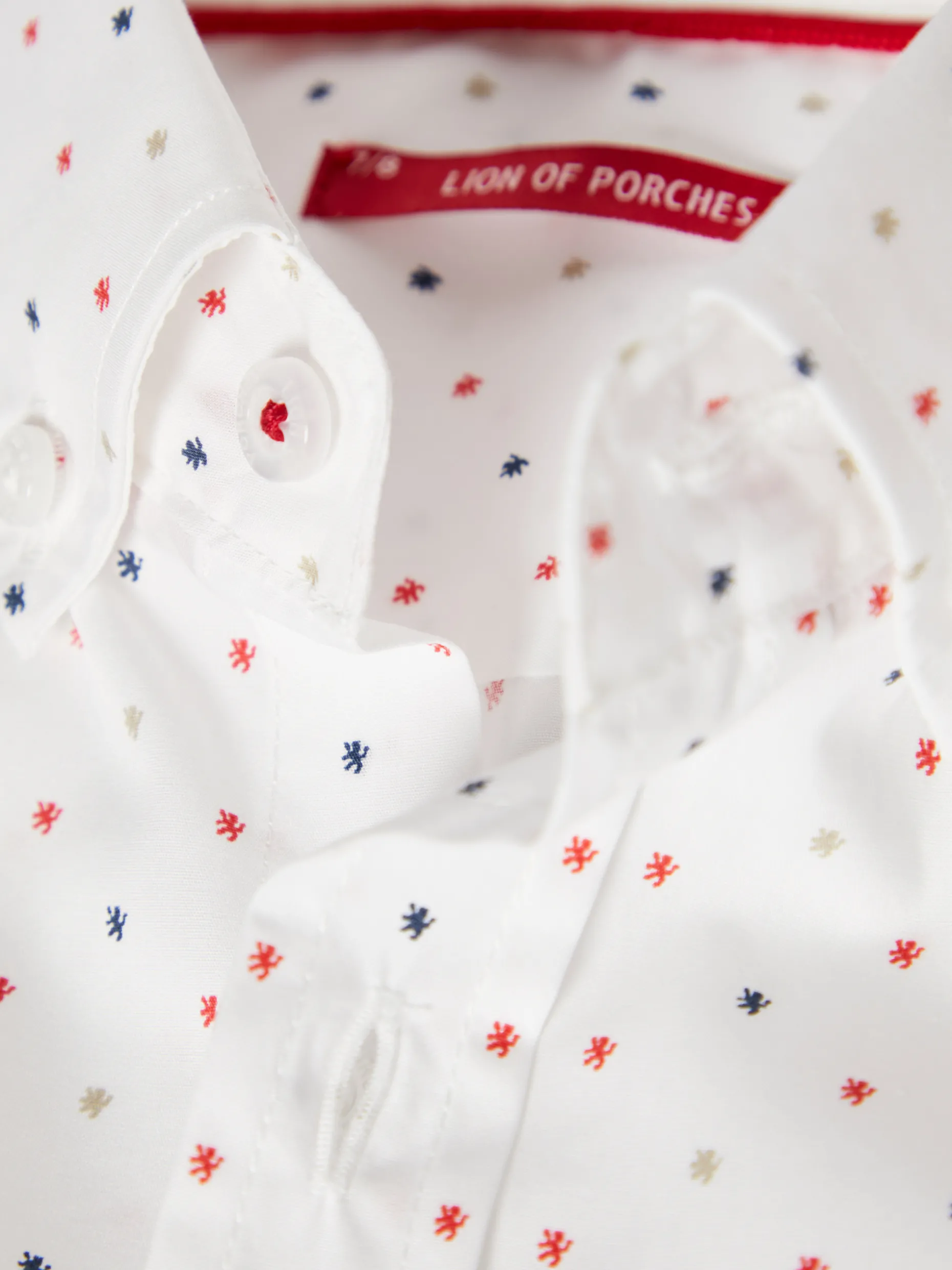 Camisa slim fit com leões