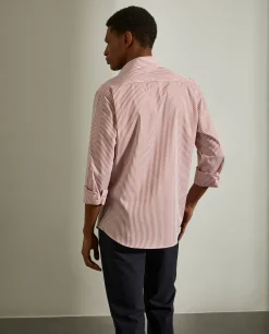 Camisa slim fit com padrão de riscas