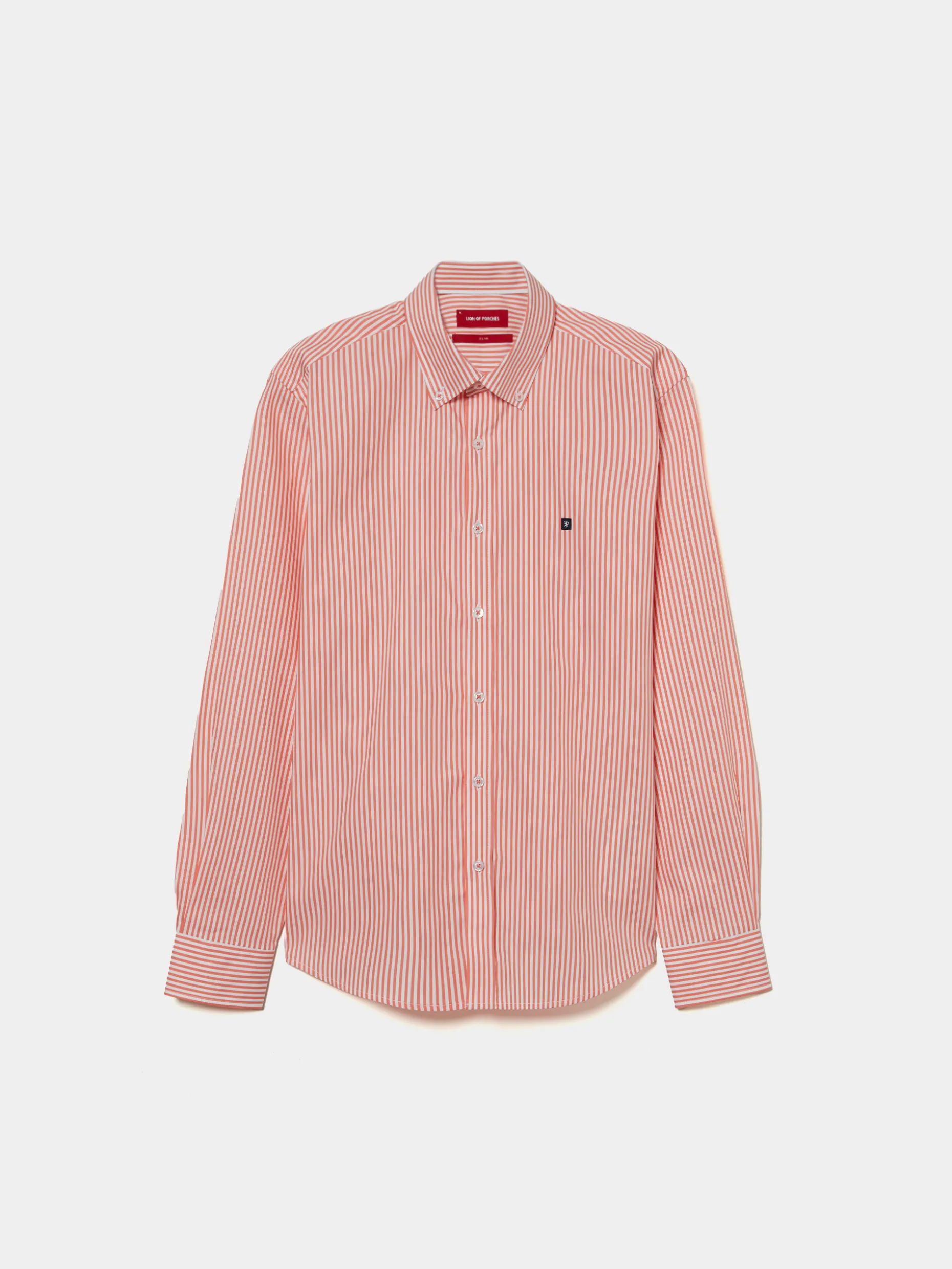 Camisa slim fit com padrão de riscas