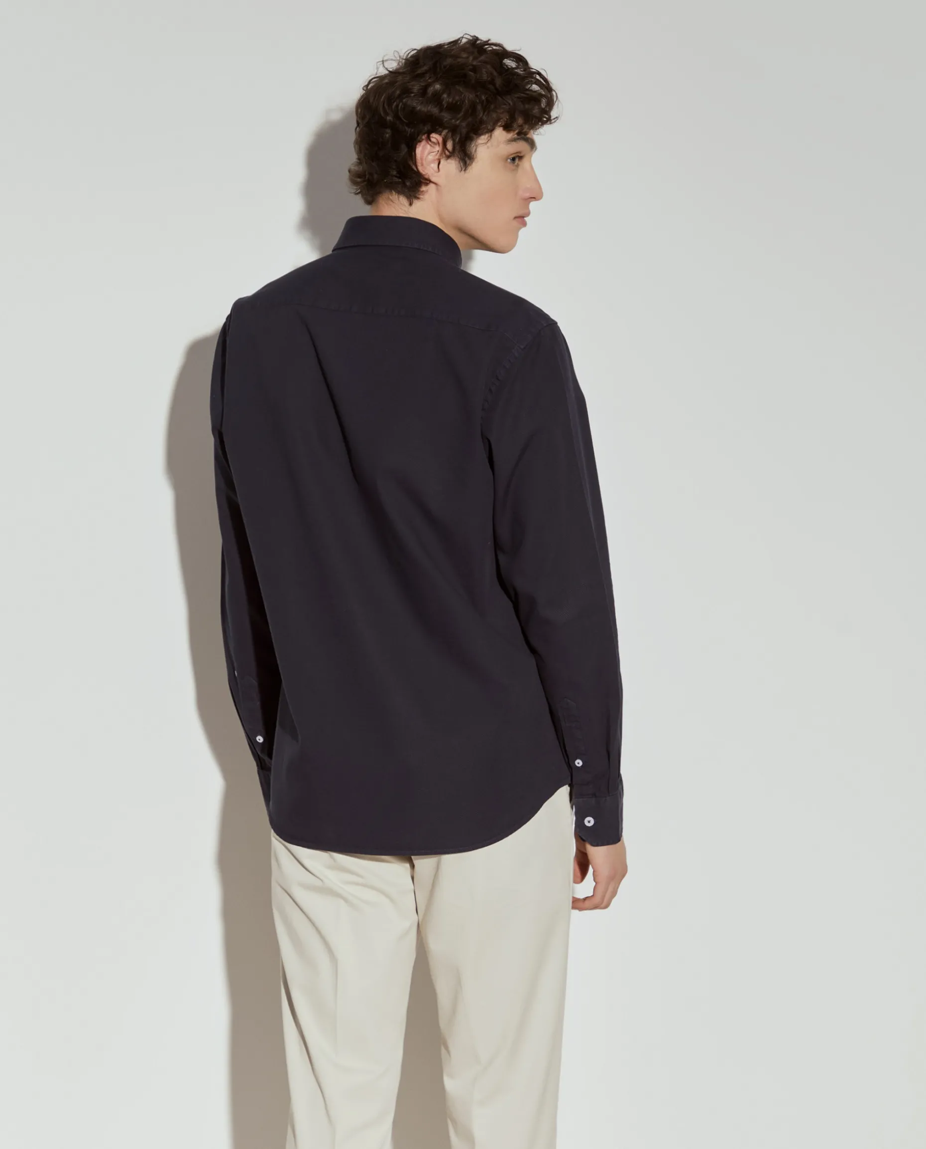 Camisa slim fit de algodão garment dye