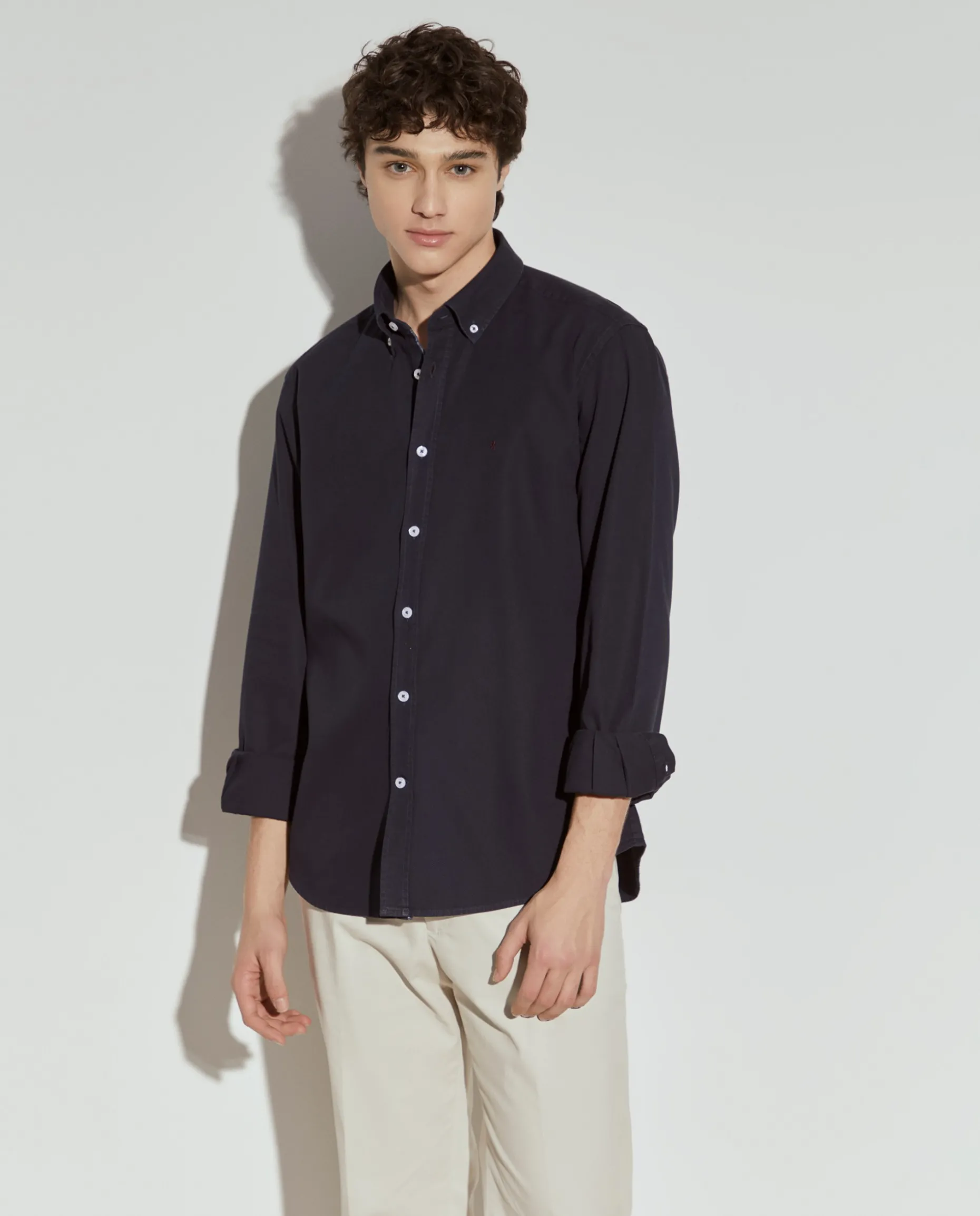 Camisa slim fit de algodão garment dye