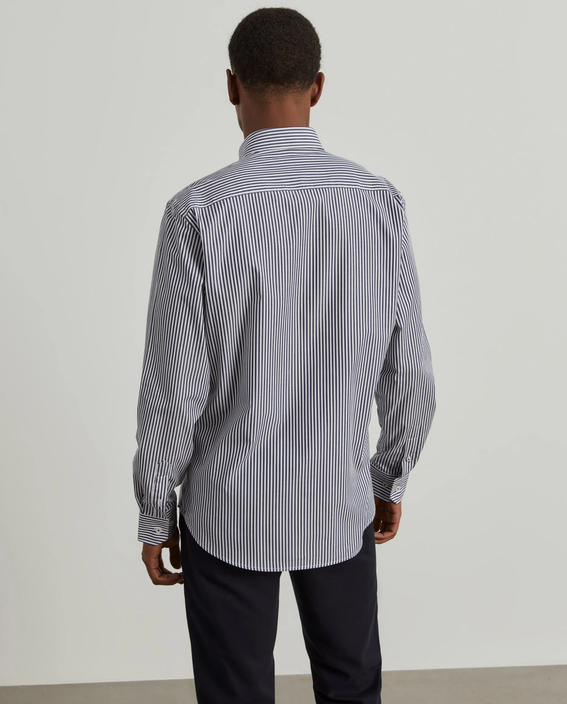 Camisa slim fit de algodão às riscas