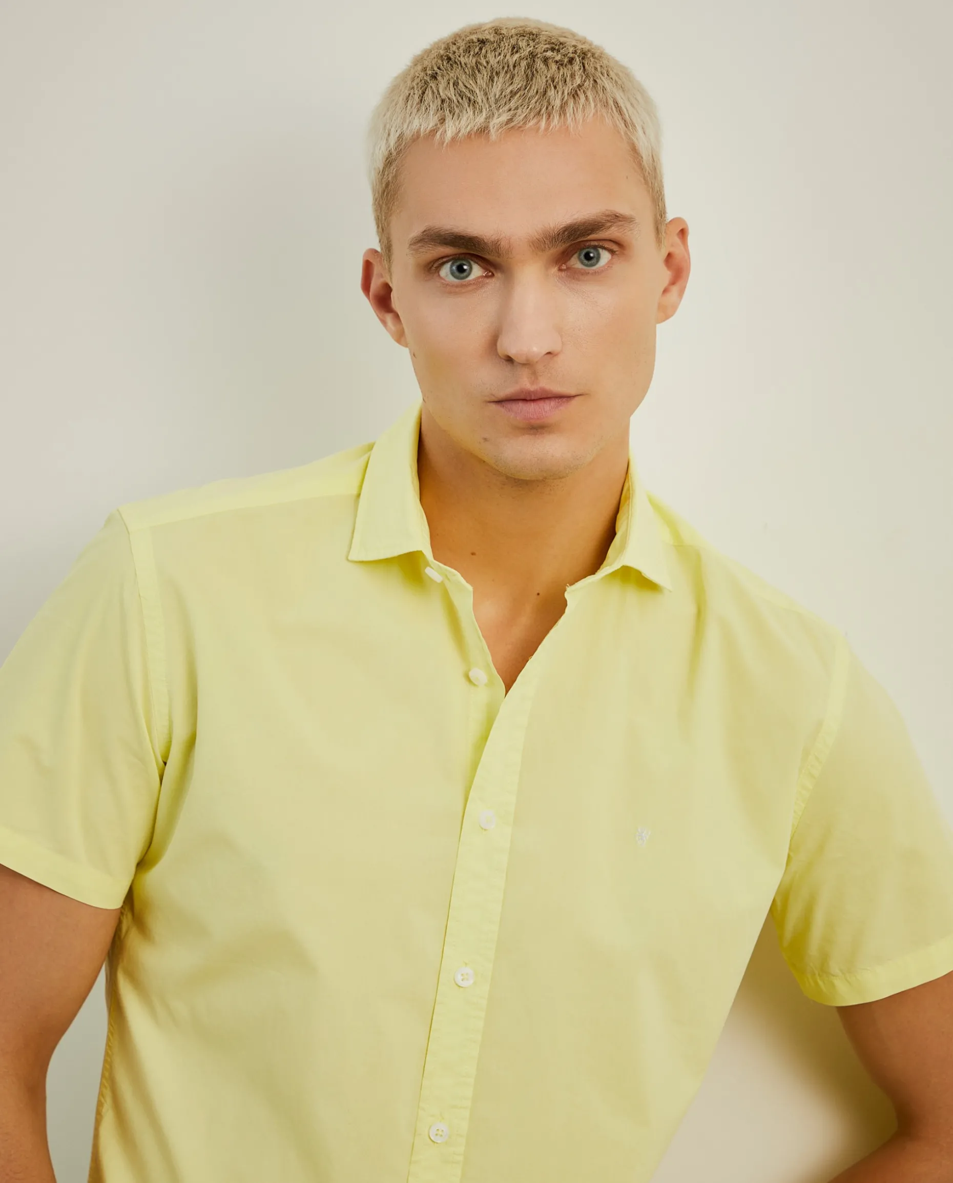 Camisa slim fit de manga curta