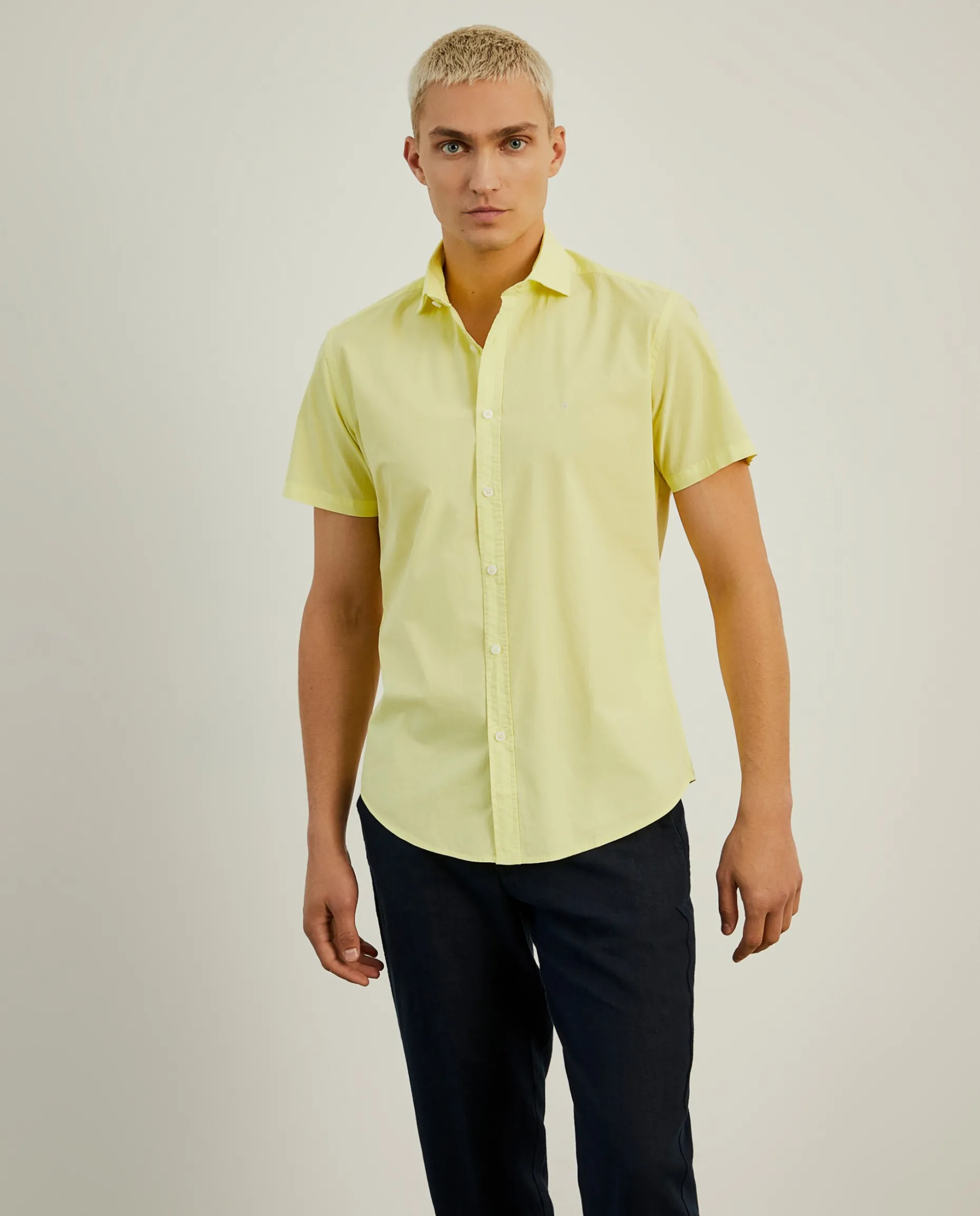 Camisa slim fit de manga curta