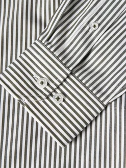 Camisa slim fit em algodão às riscas