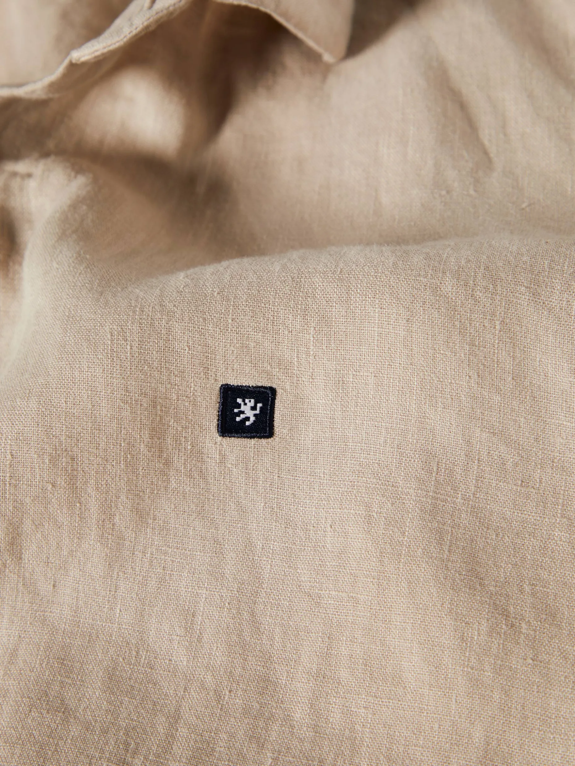 Camisa slim fit em linho garment dye