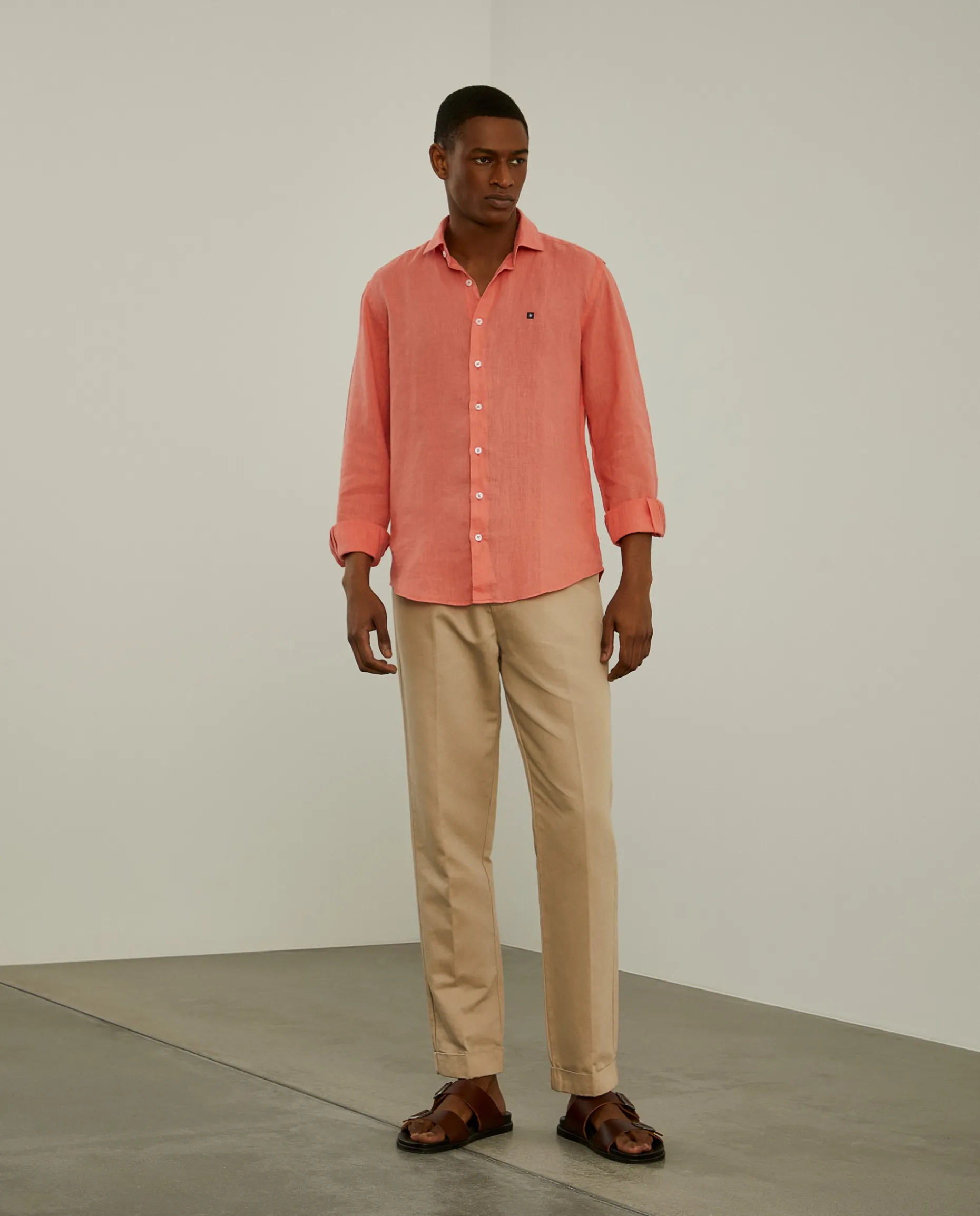 Camisa slim fit em linho garment dye