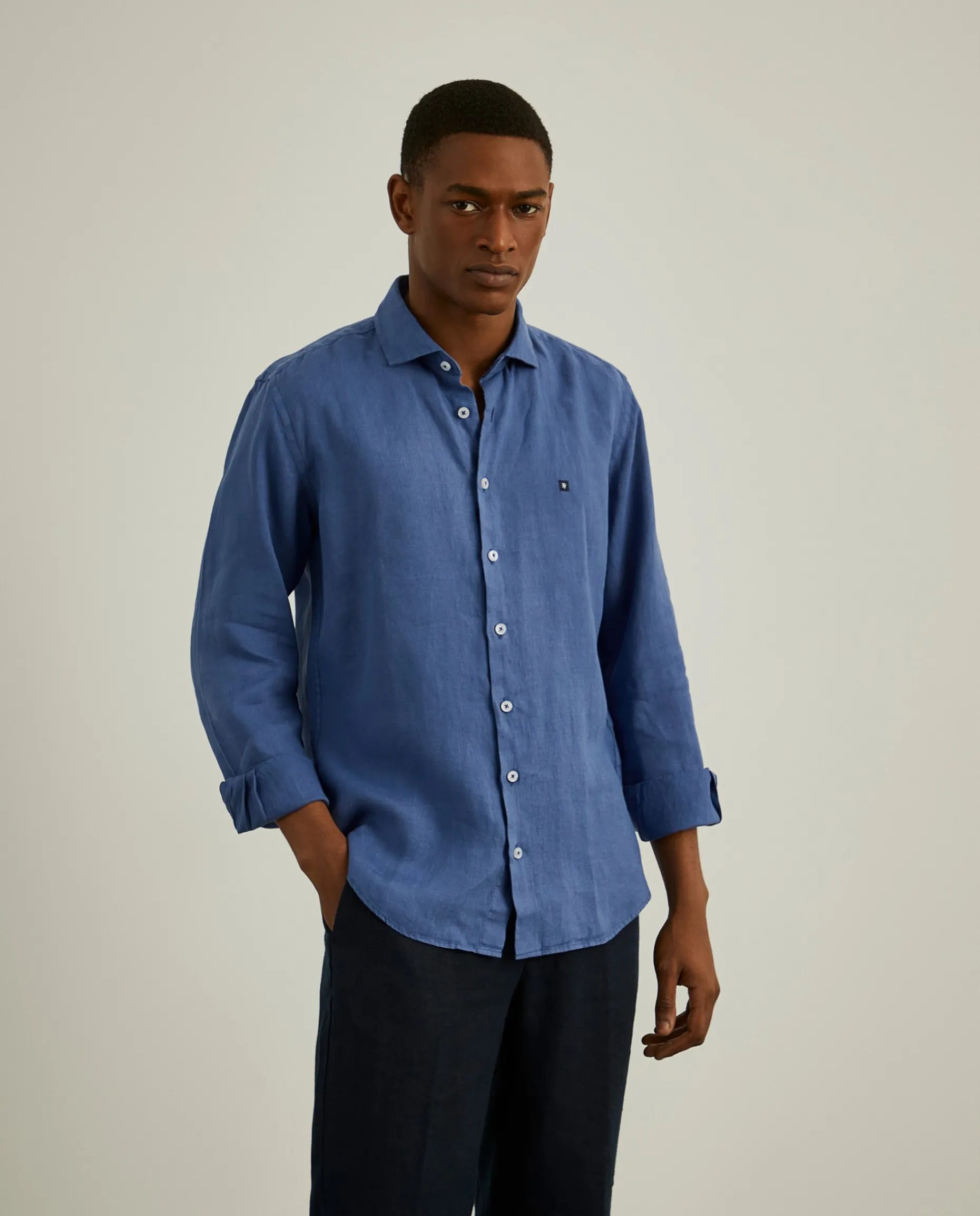 Camisa slim fit em linho garment dye