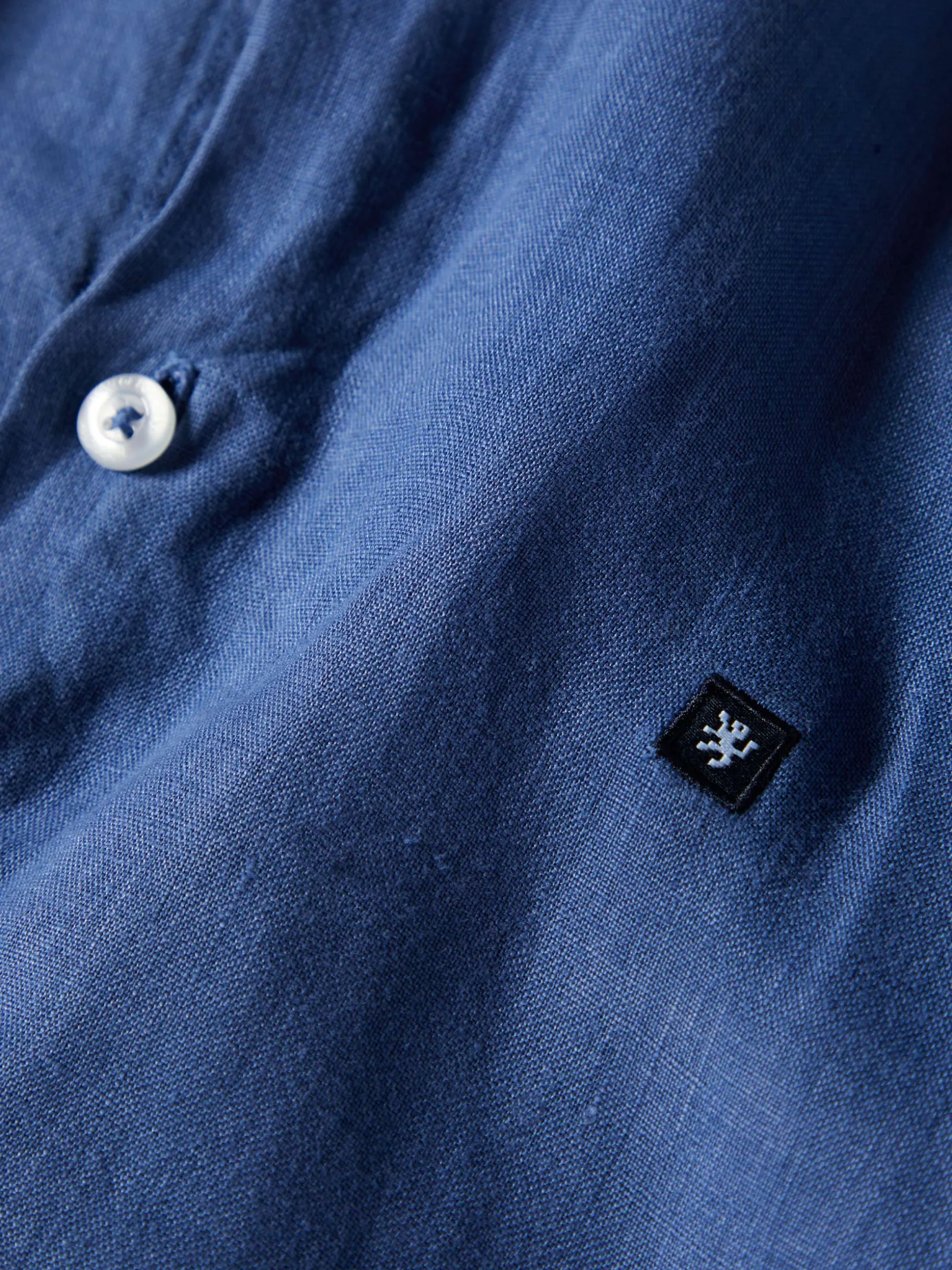 Camisa slim fit em linho garment dye