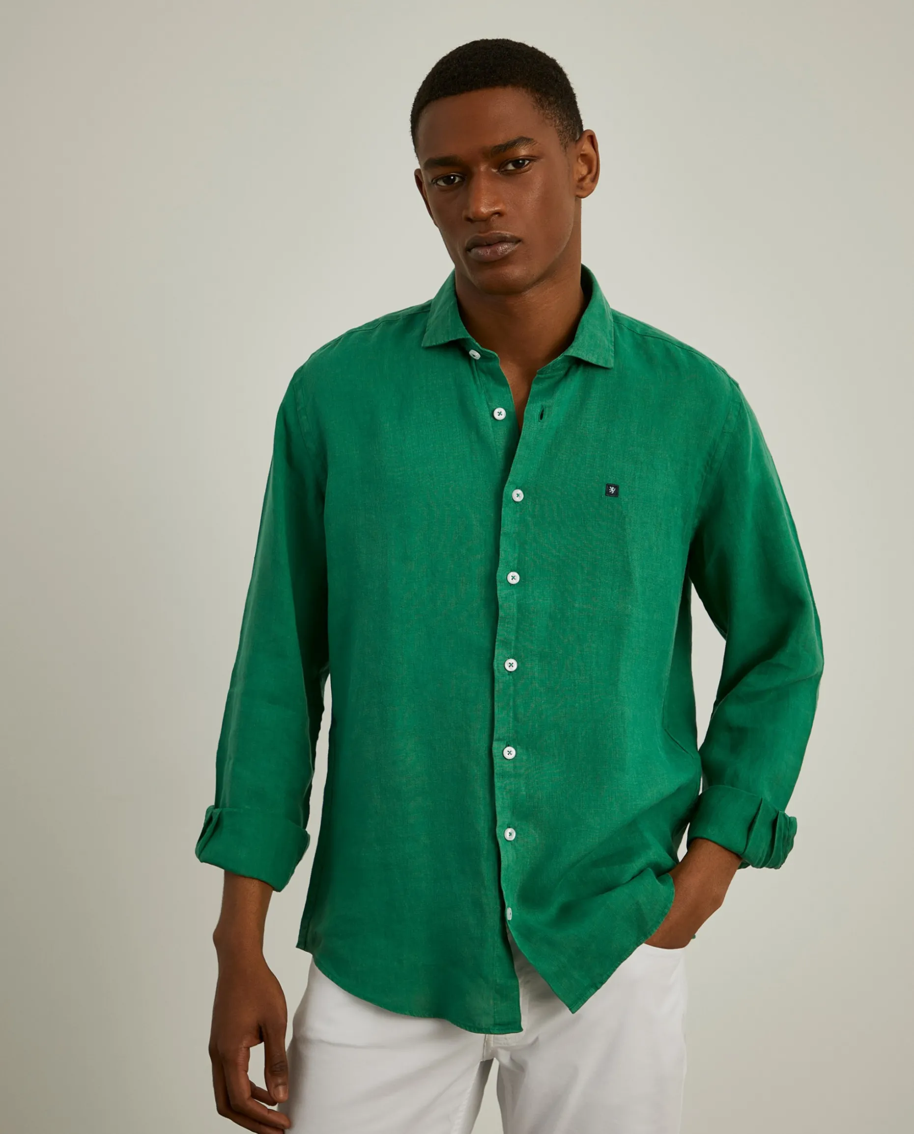 Camisa slim fit em linho garment dye