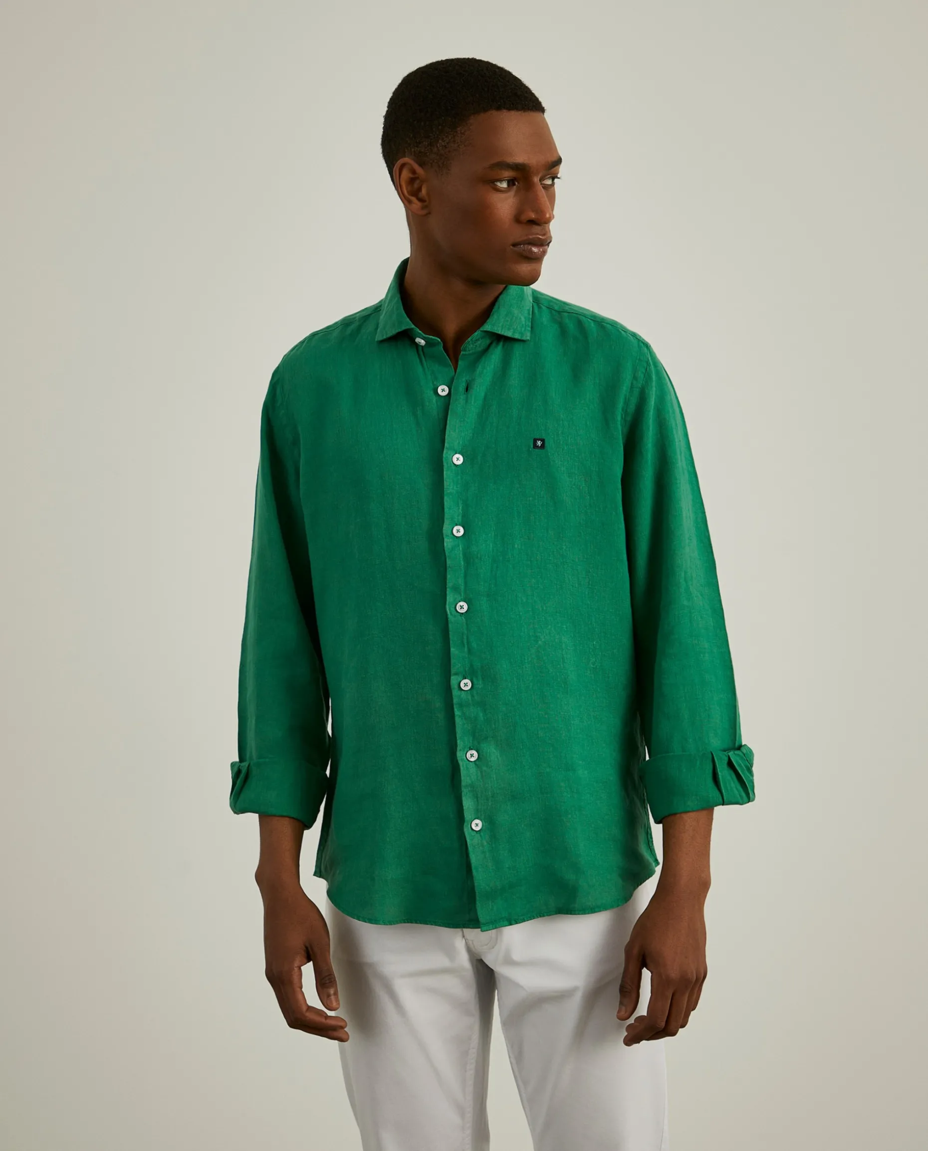 Camisa slim fit em linho garment dye