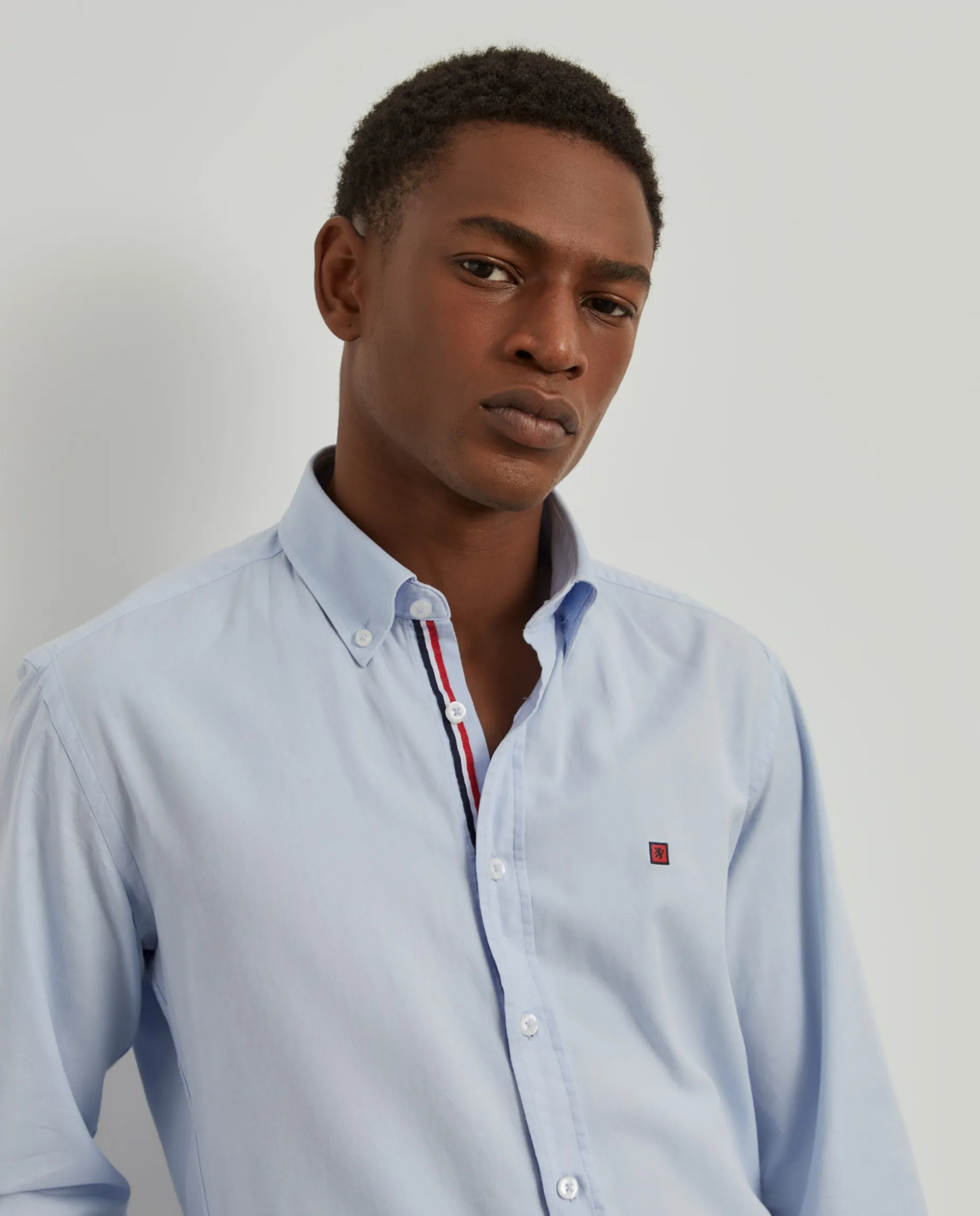 Camisa slim fit em sarja