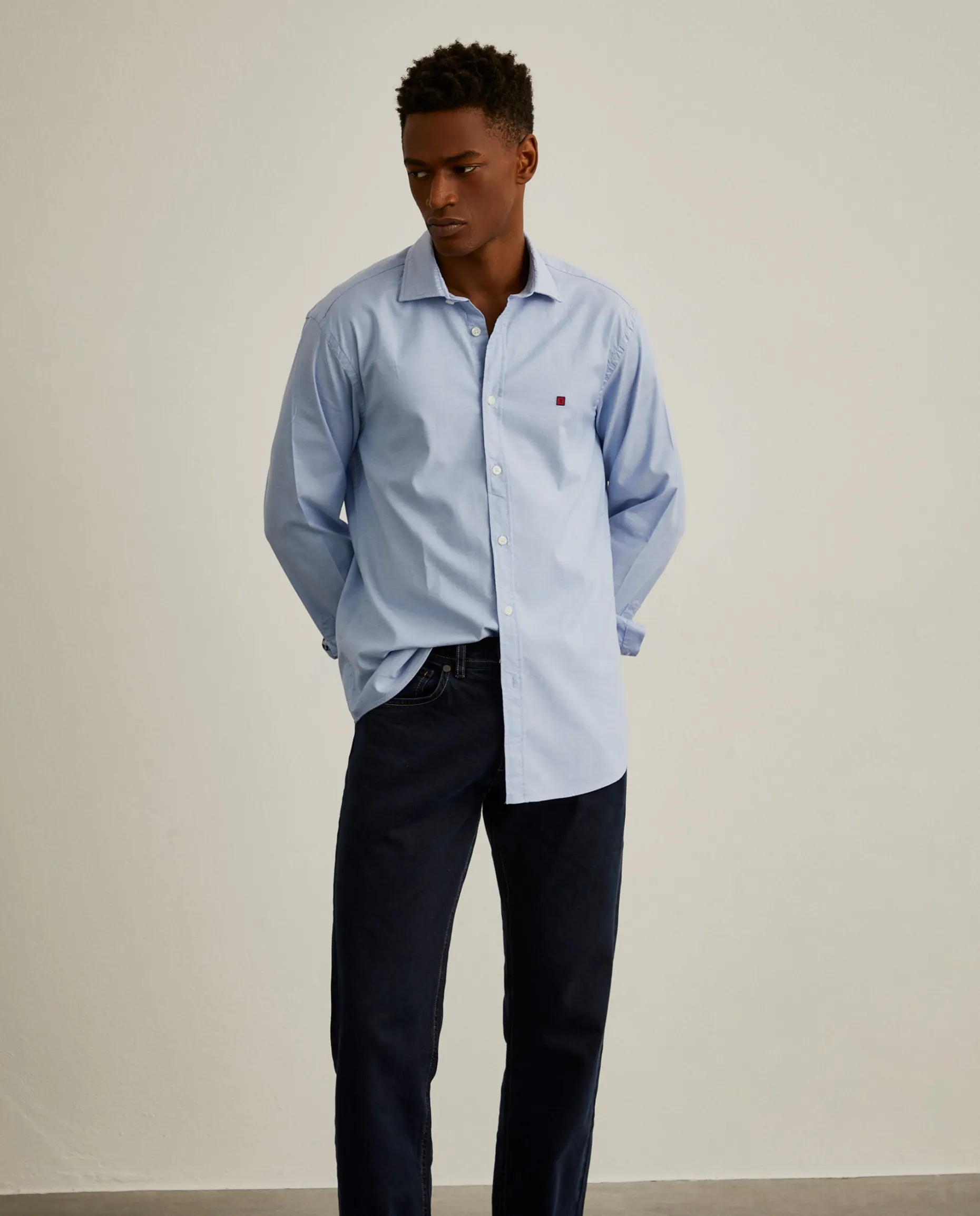 Camisa slim fit em tecido oxford