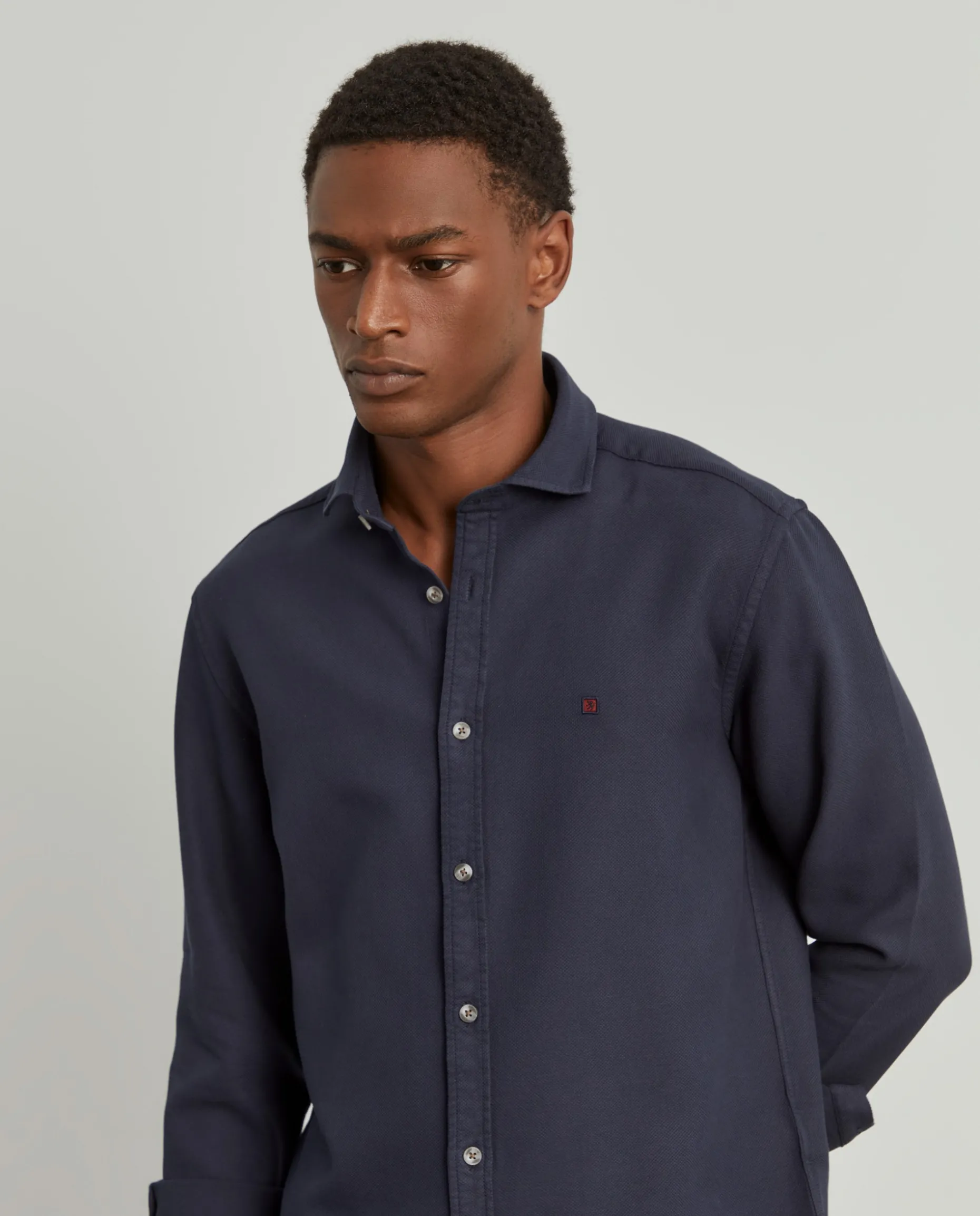 Camisa slim fit garment dye