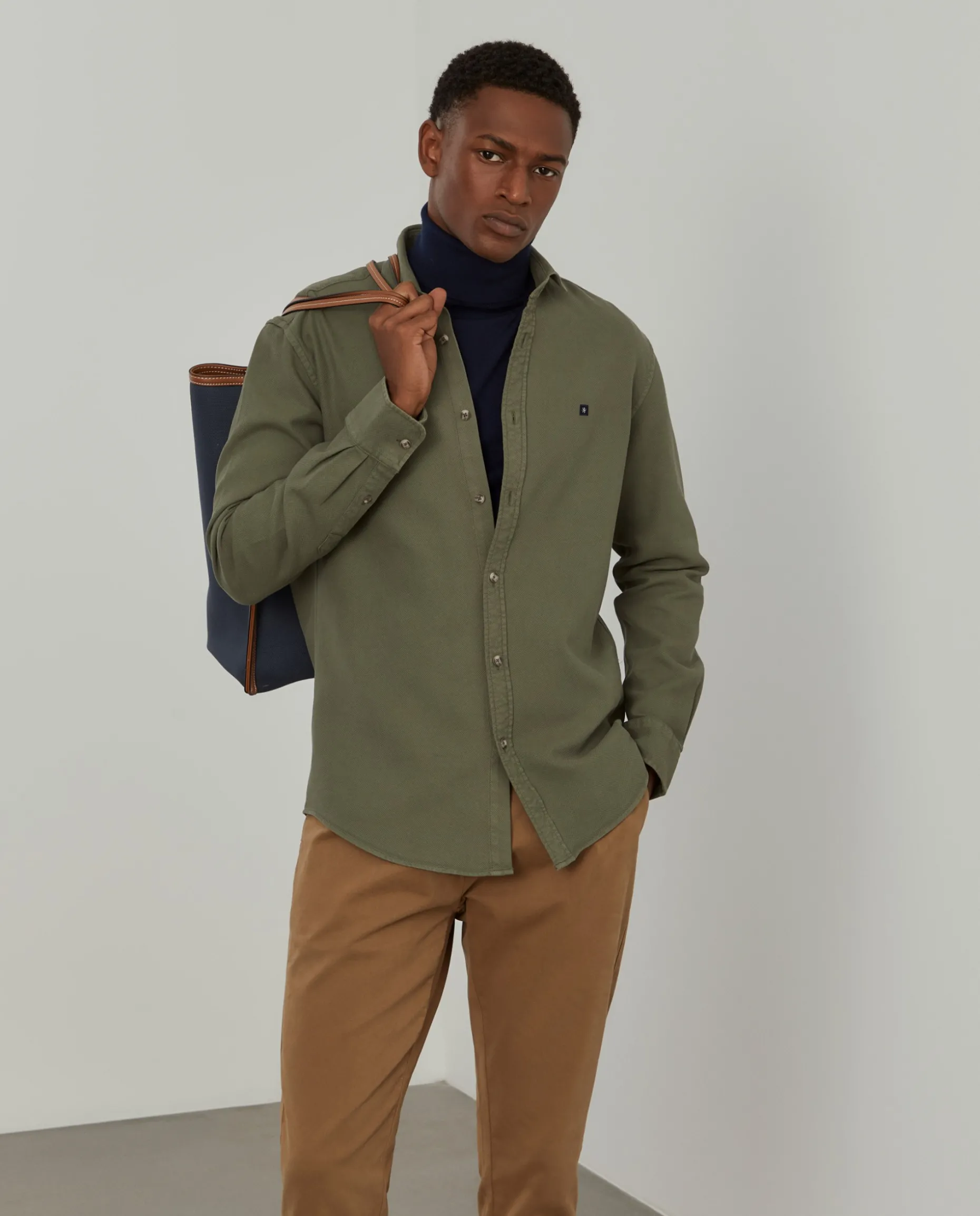 Camisa slim fit garment dye