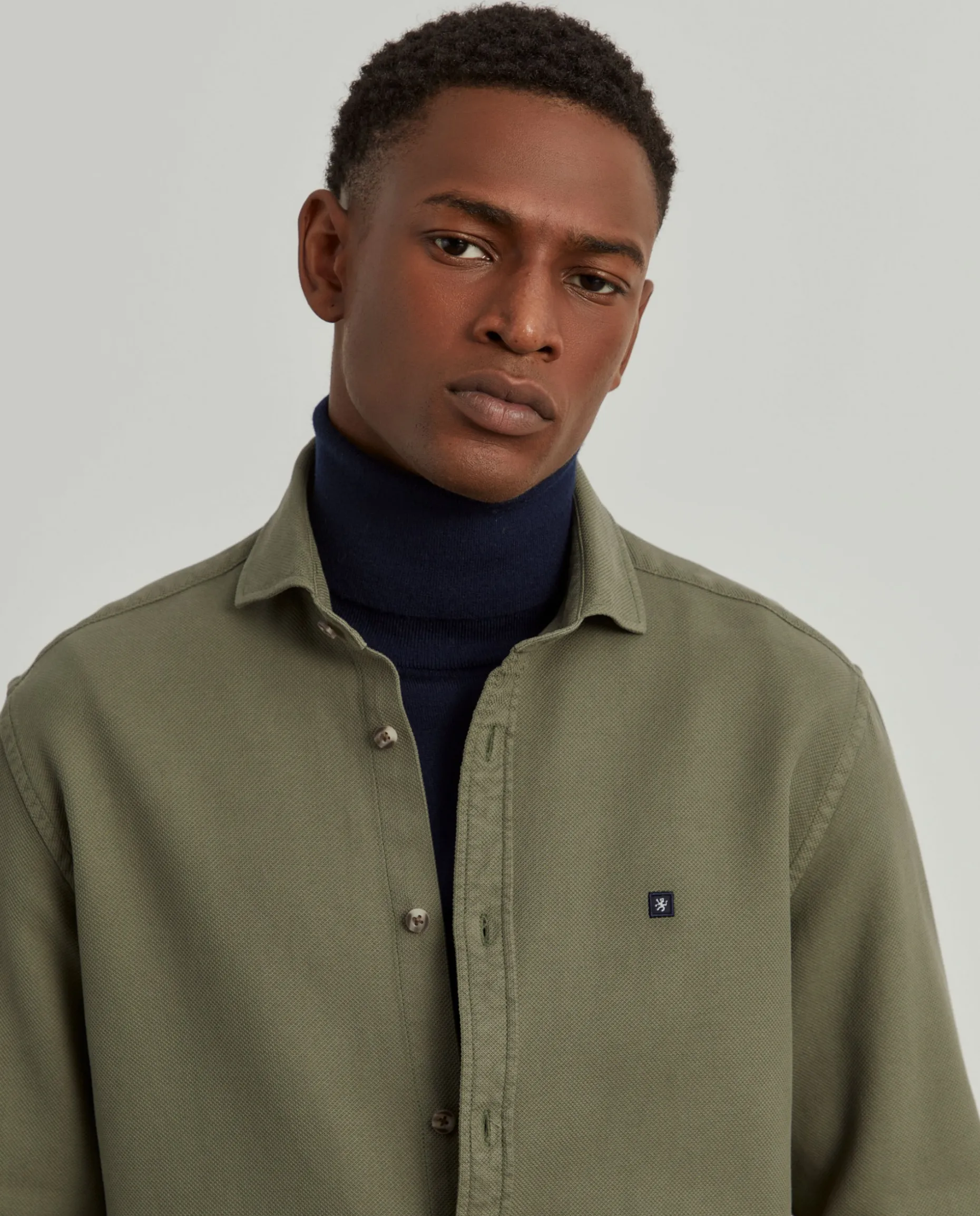 Camisa slim fit garment dye