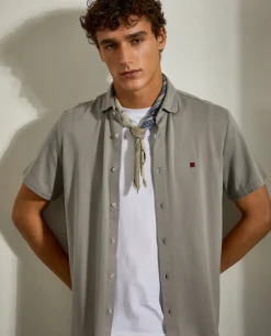 Camisa slim fit mang curta