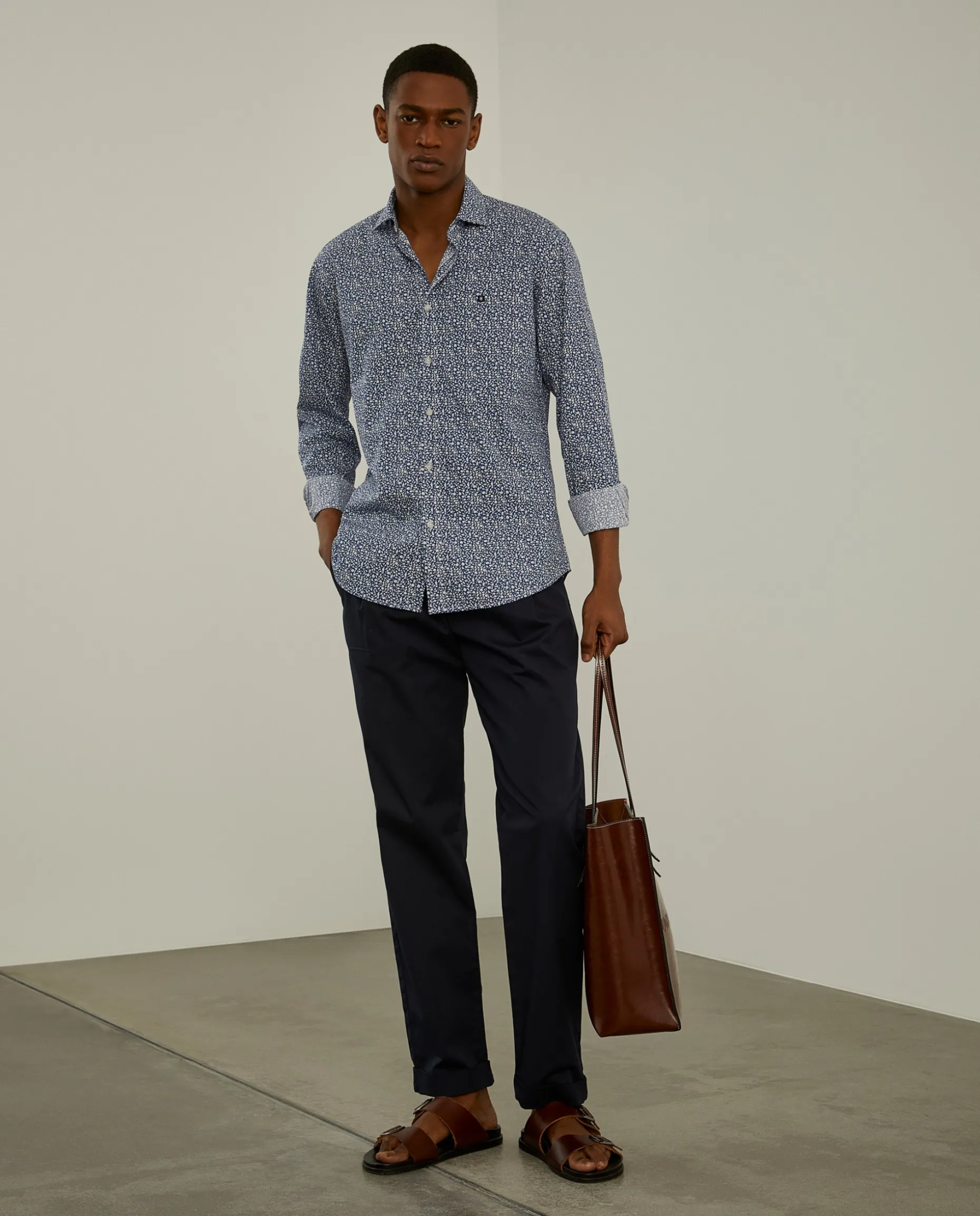 Camisa slim fit padrão floral