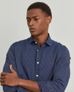 Camisa slim fit às riscas