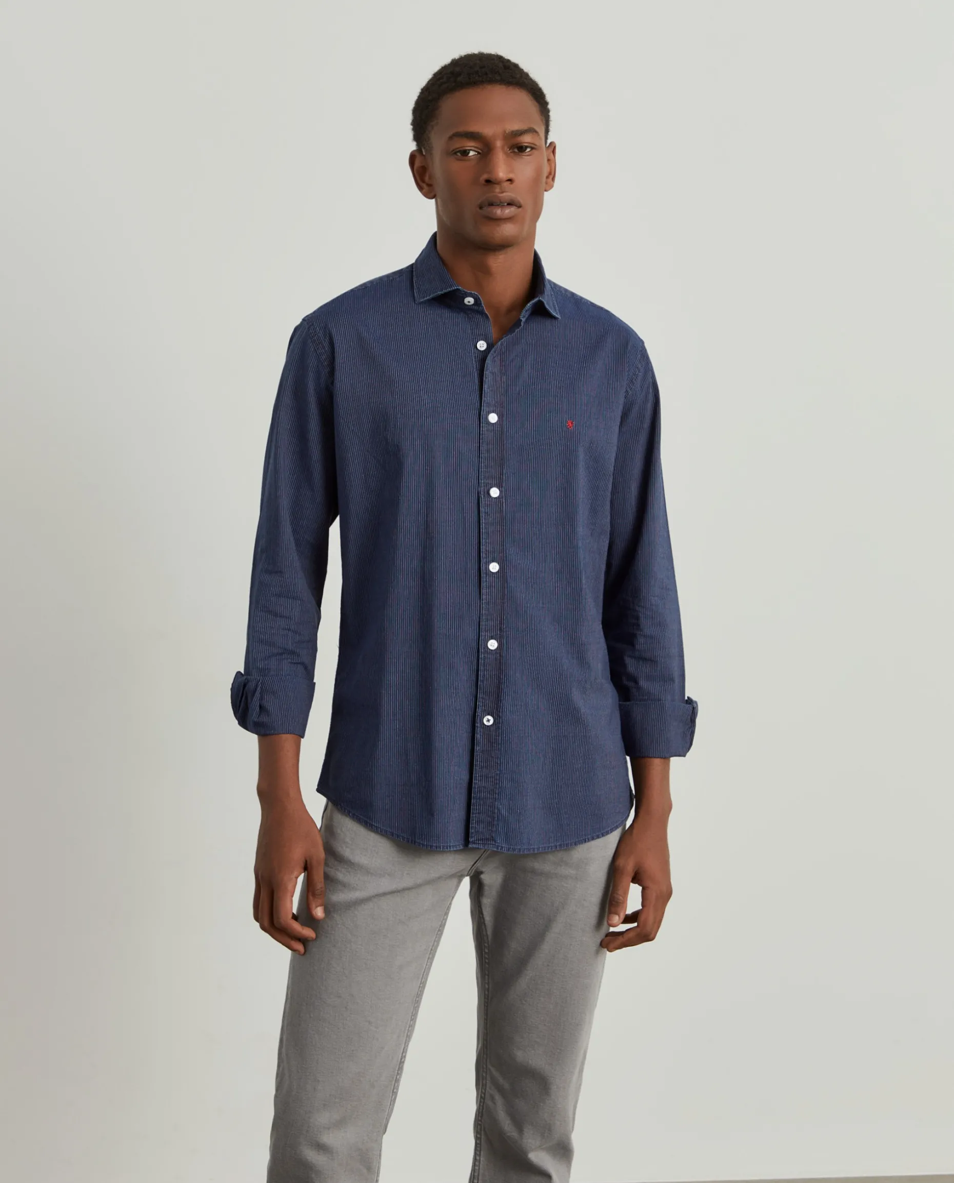 Camisa slim fit às riscas