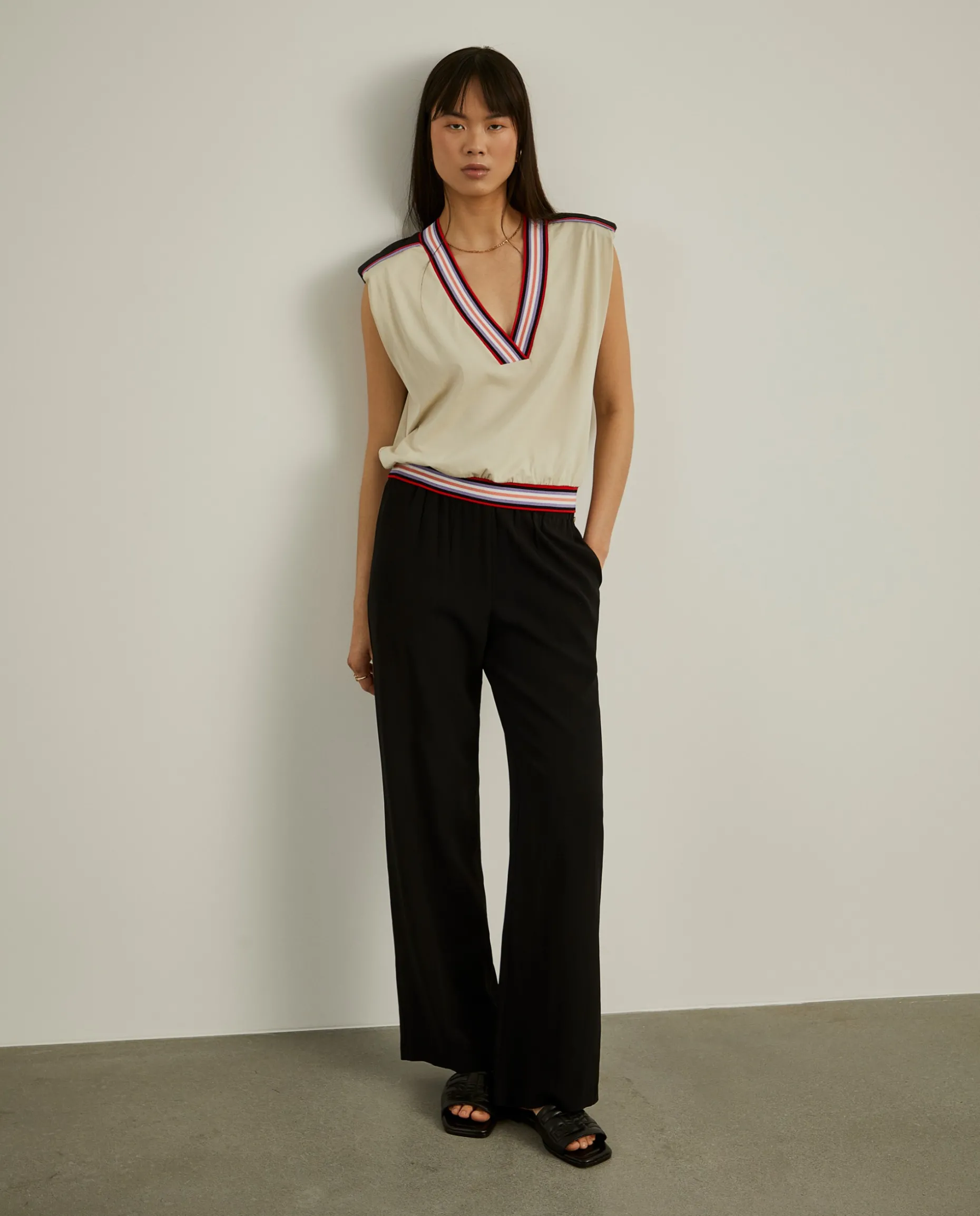 Camisola colorida sem mangas