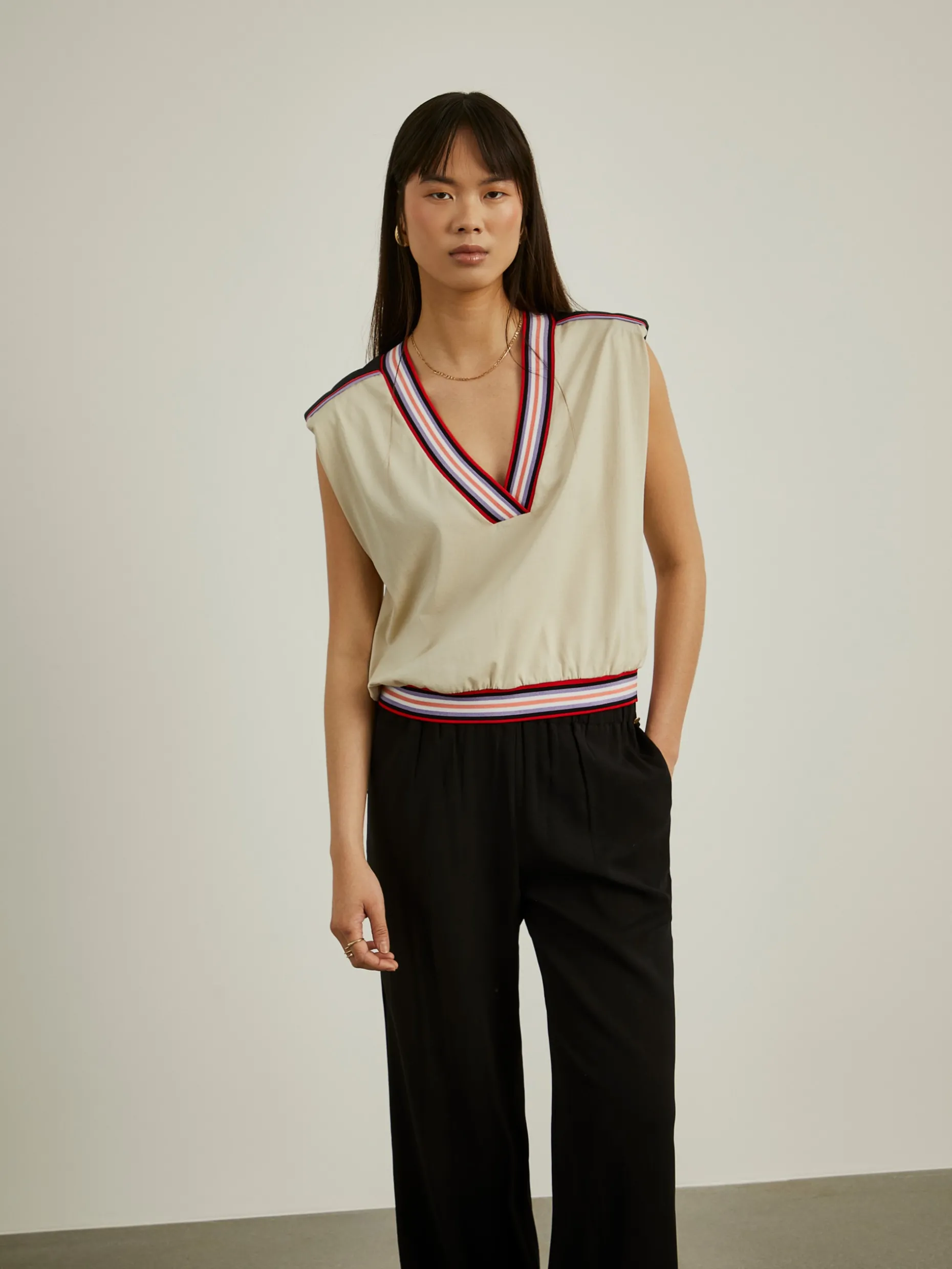 Camisola colorida sem mangas