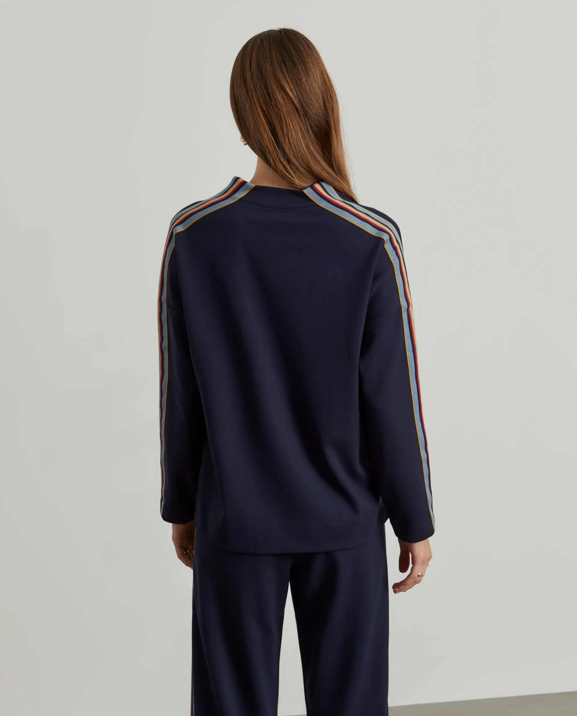 Camisola com riscas decote em V