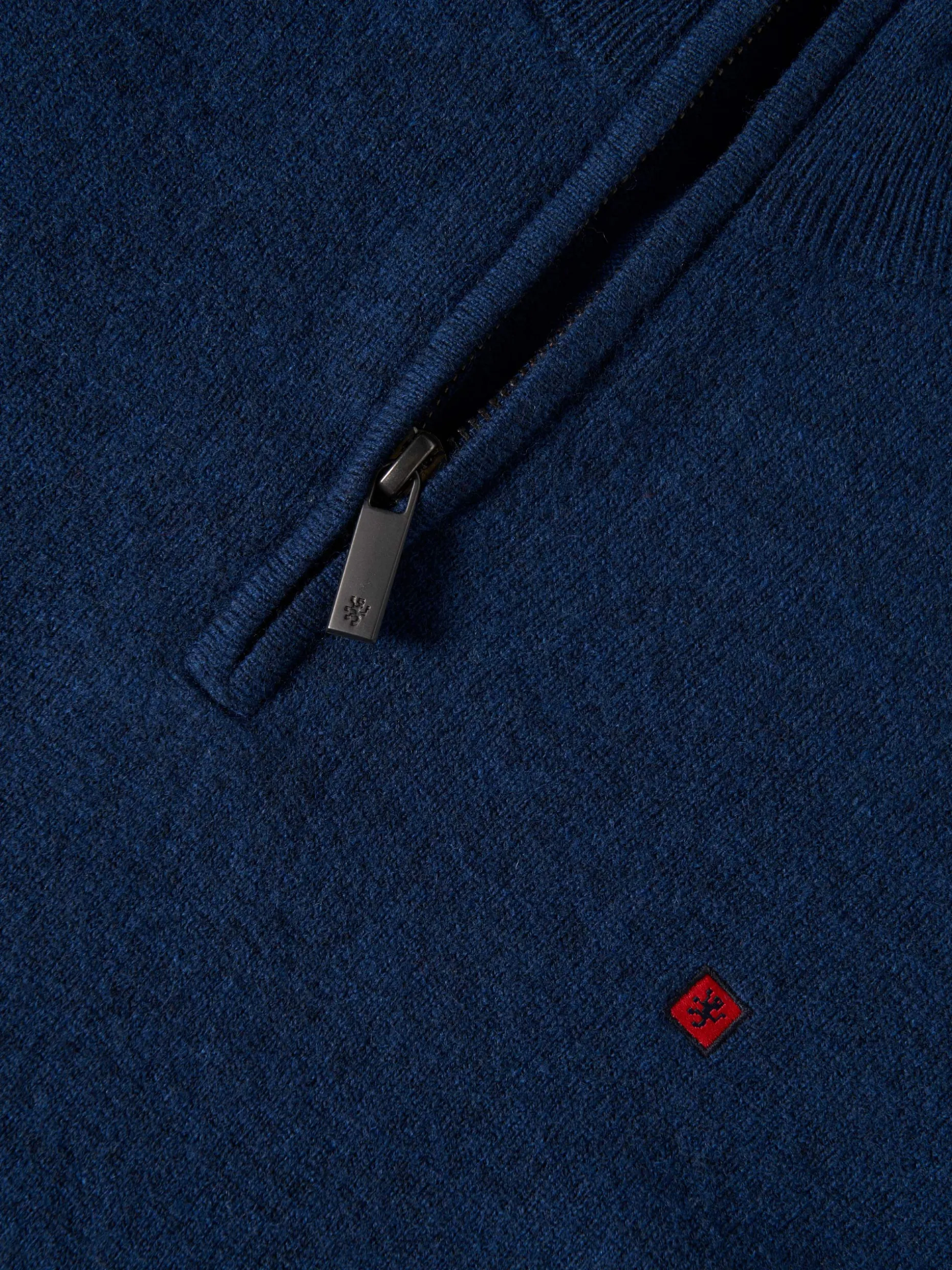 Camisola de lã com fecho