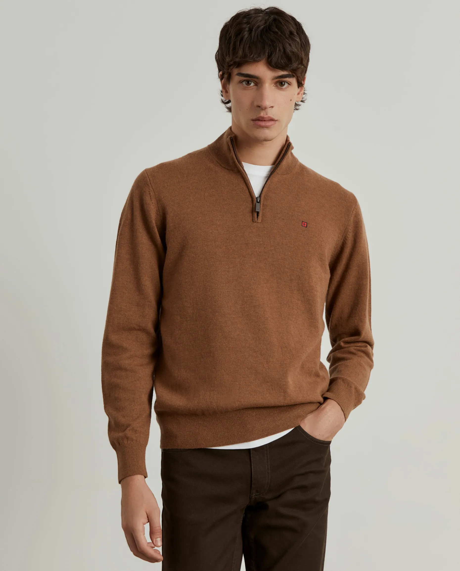 Camisola de lã com fecho