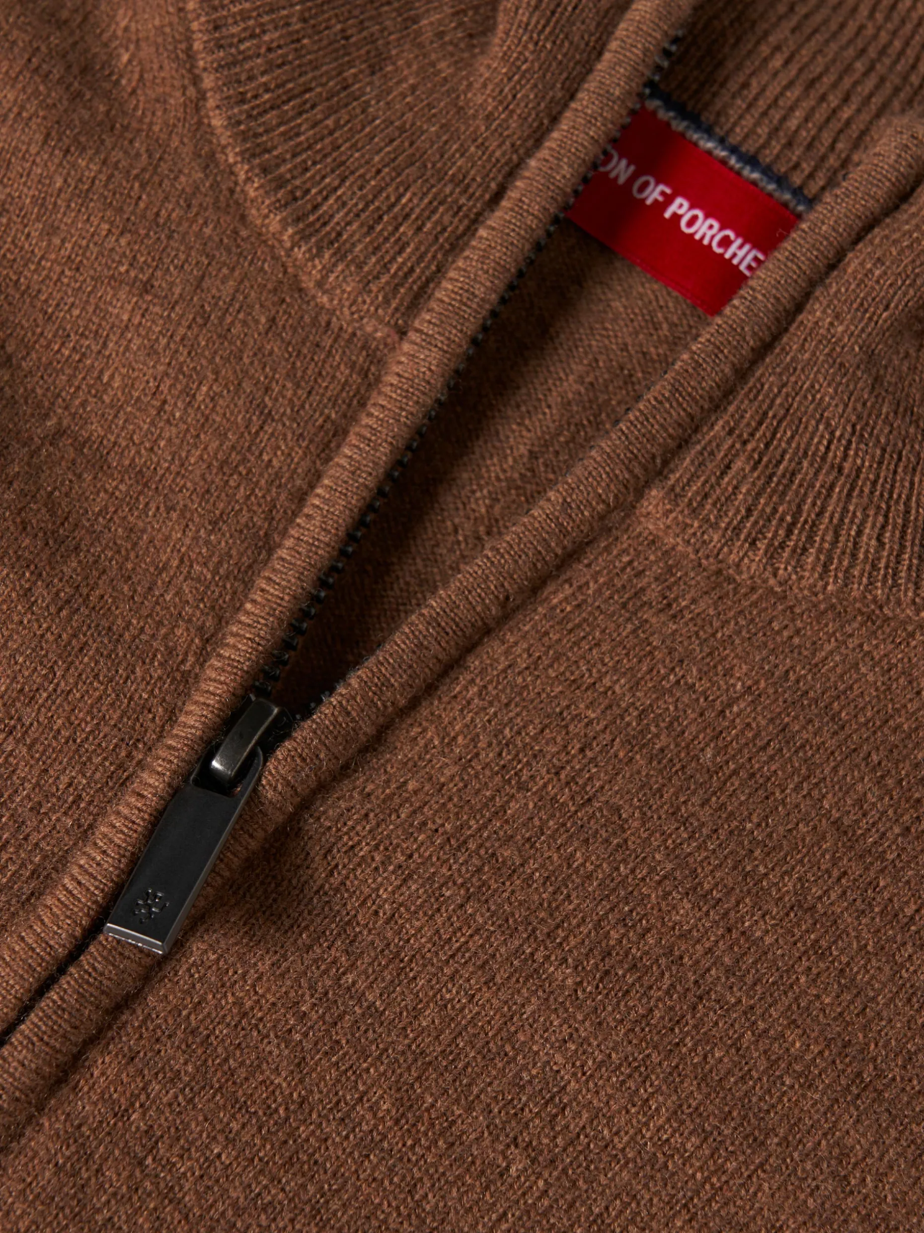 Camisola de lã com fecho