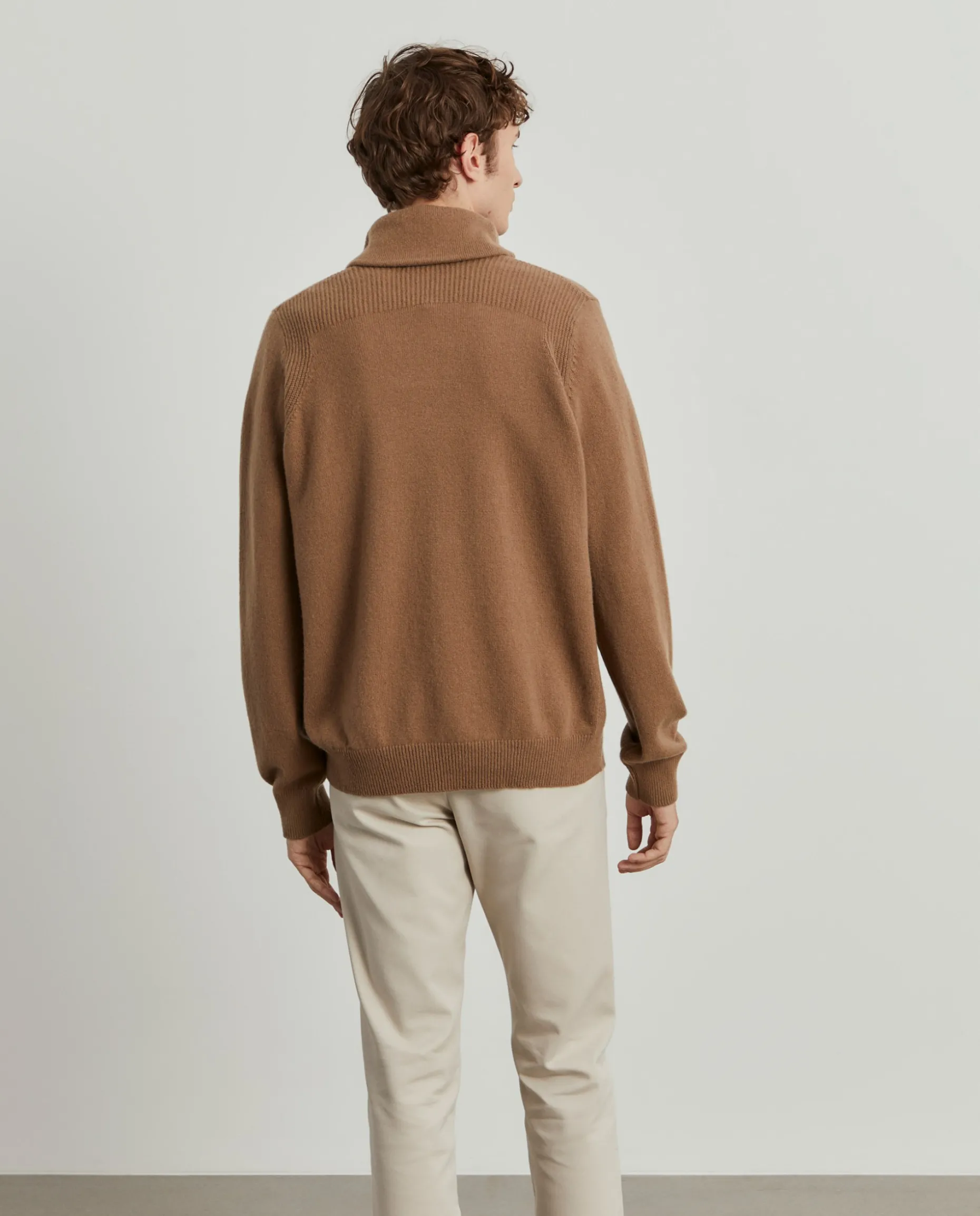 Camisola de lã gola em trespasse