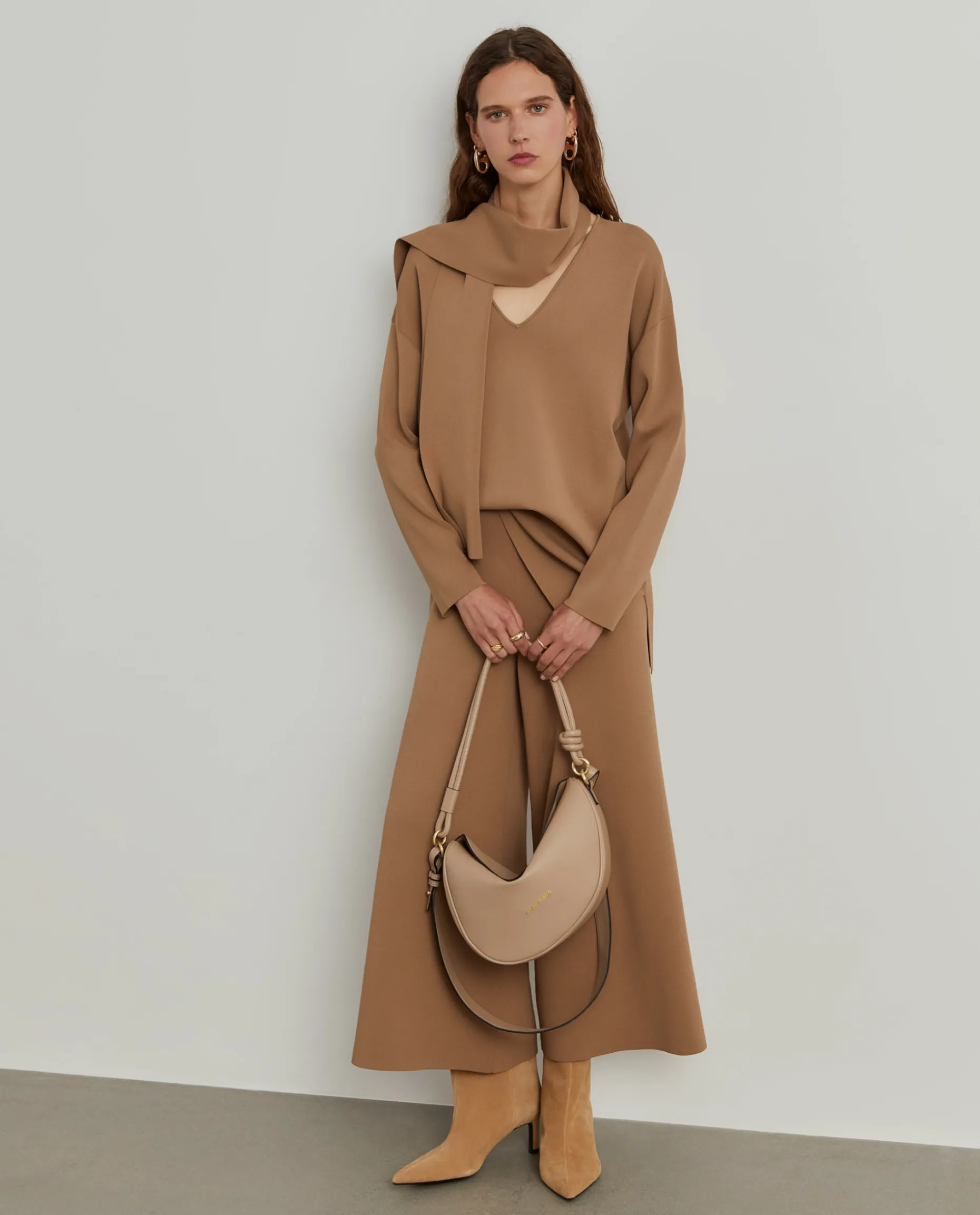 Camisola de malha com cachecol