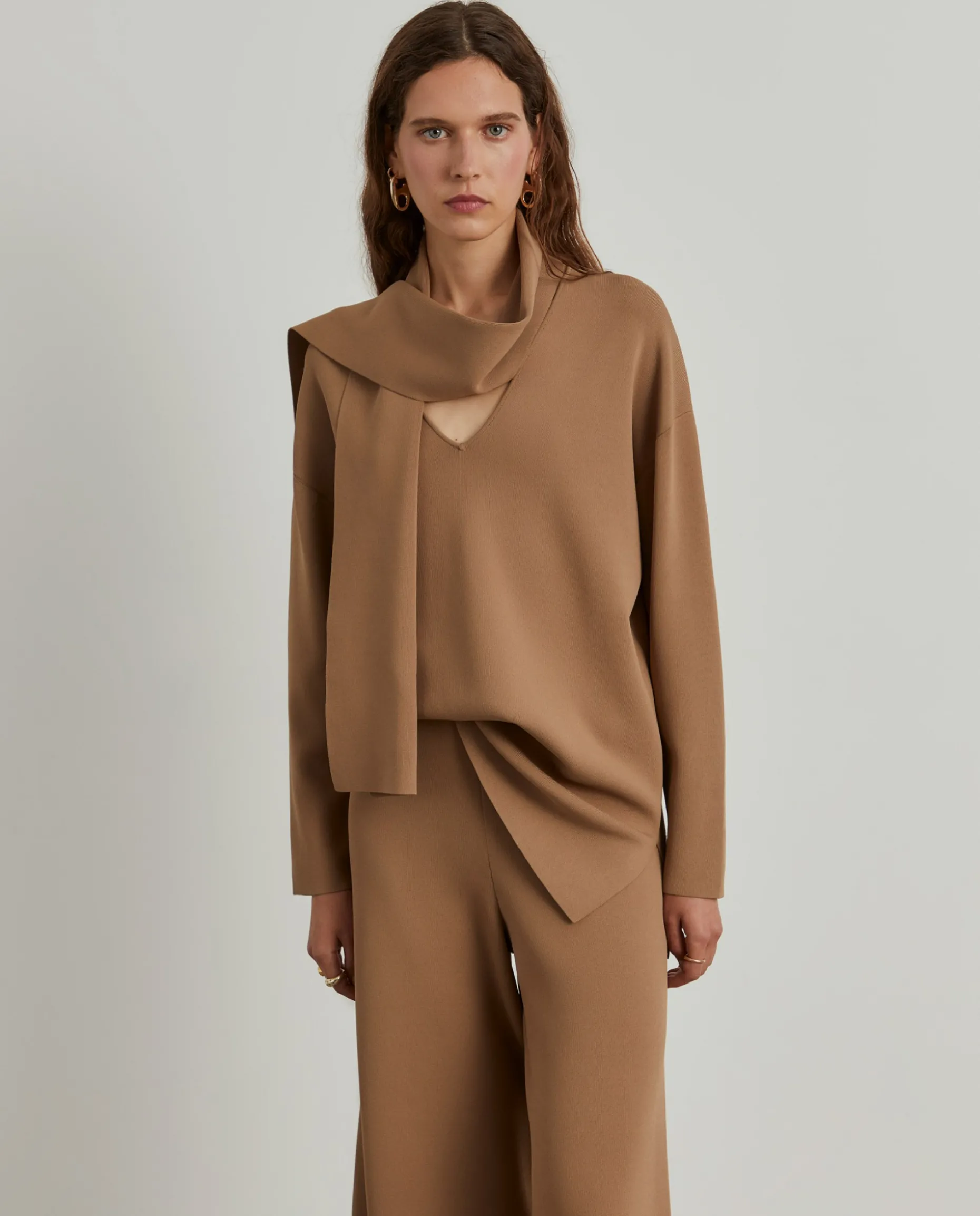 Camisola de malha com cachecol