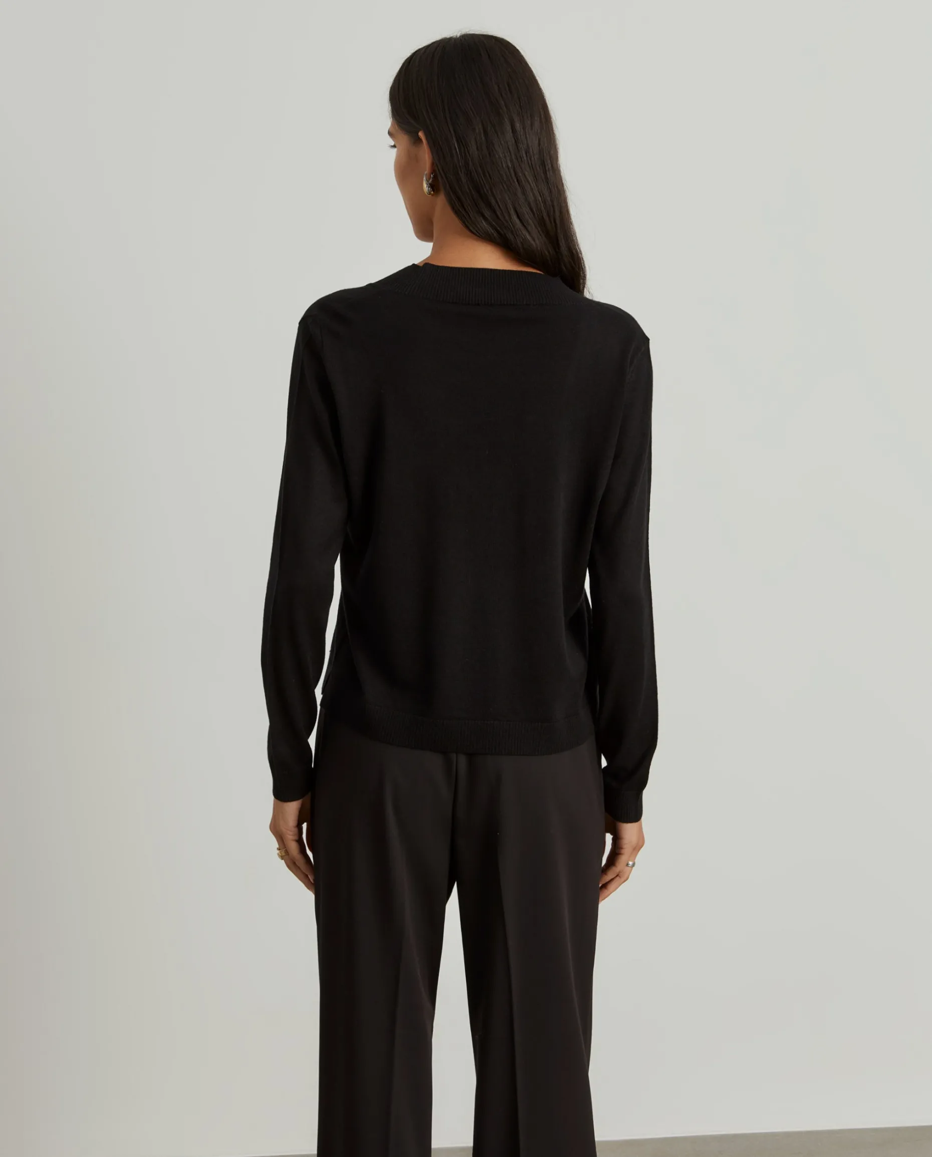 Camisola decote em V com lã