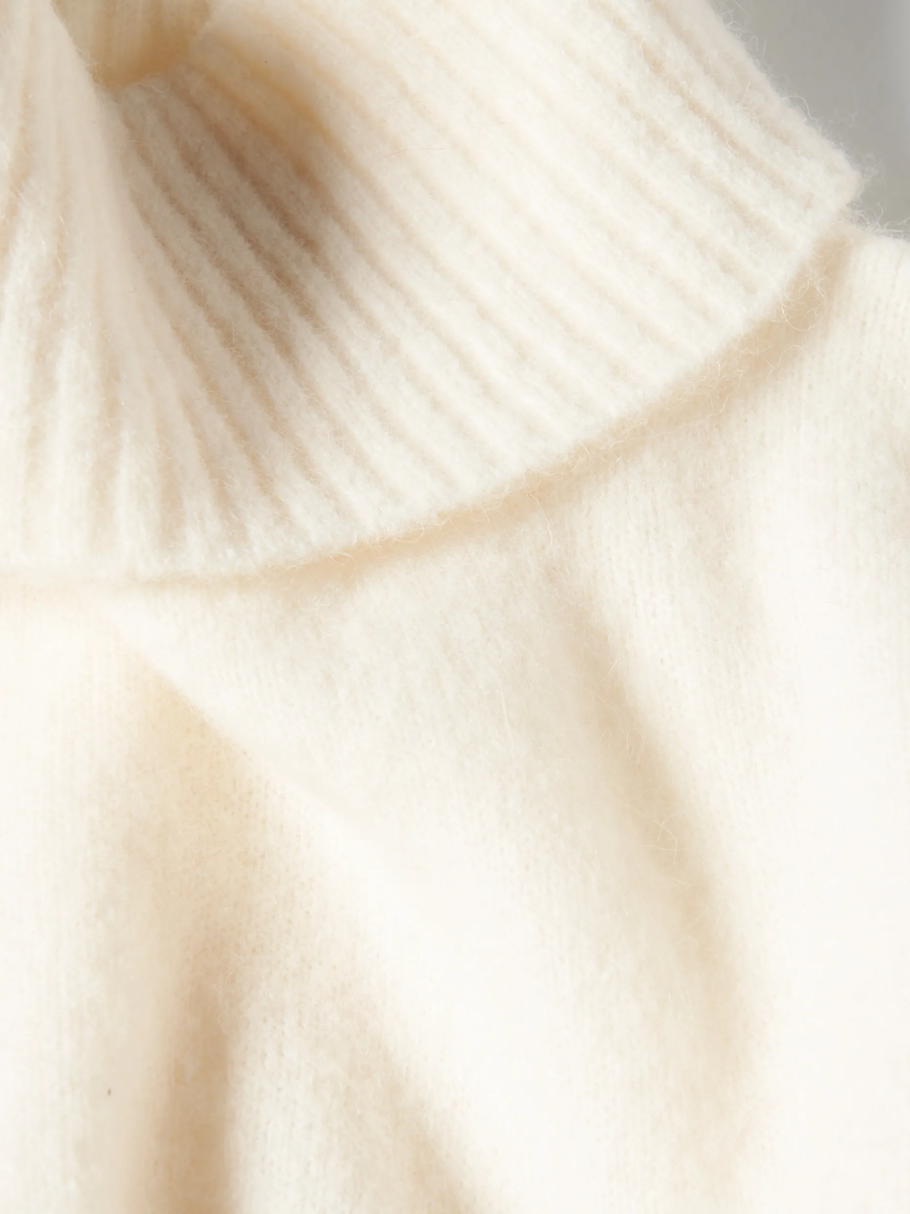 Camisola gola alta mistura de lã e alpaca