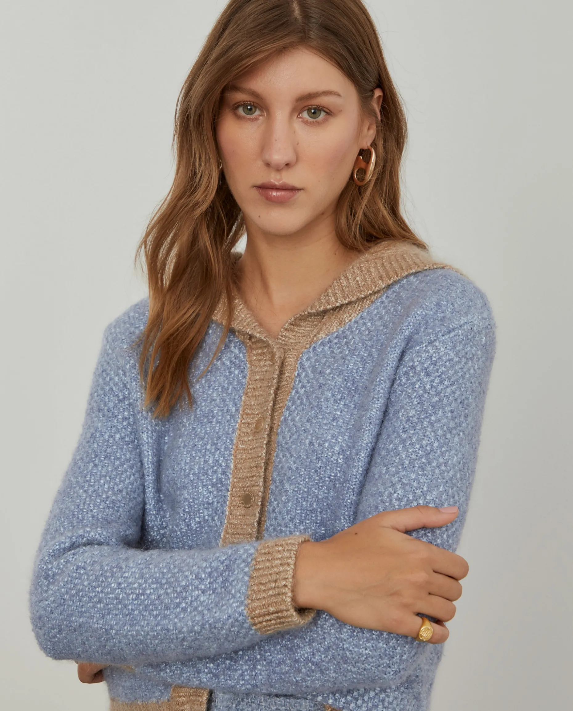 Casaco bicolor de malha tricotada