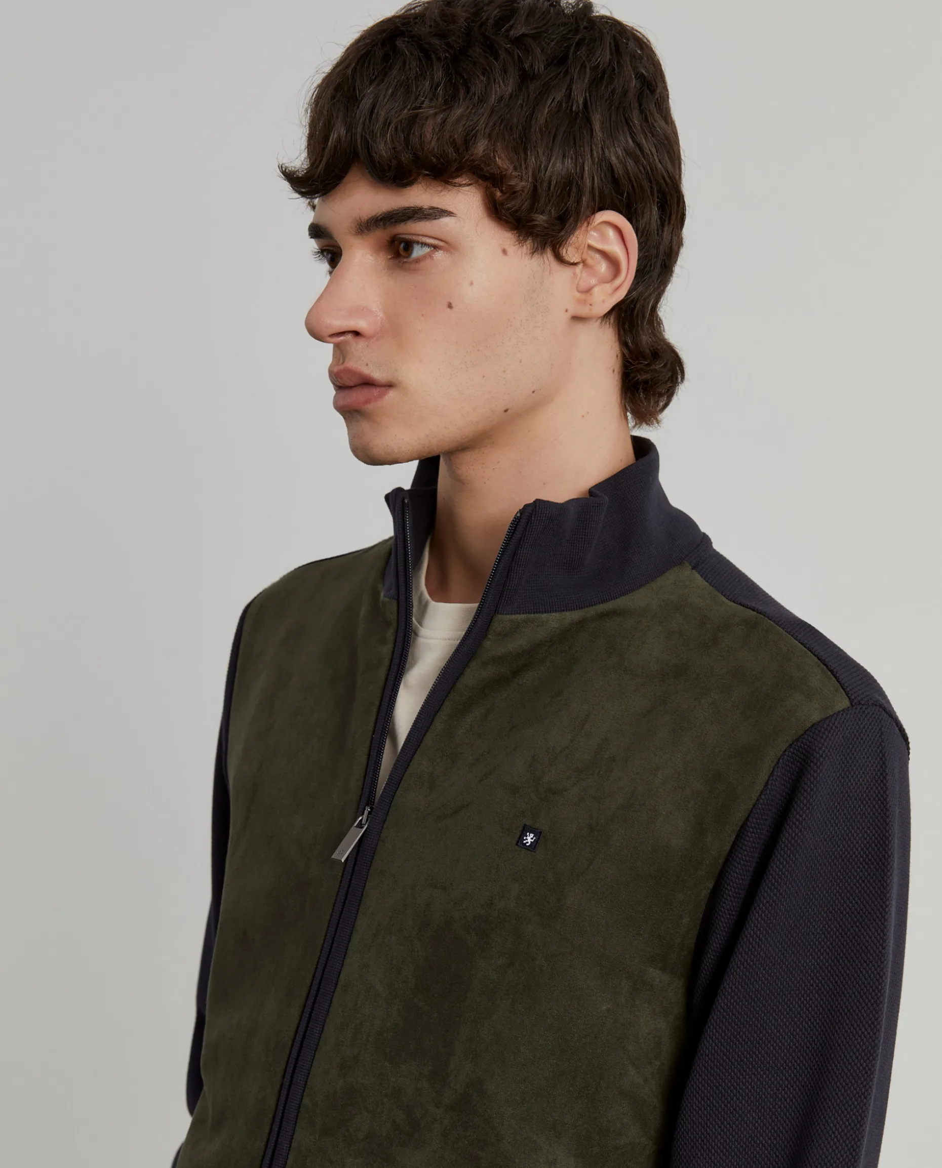 Casaco de malha bicolor frente em contraste