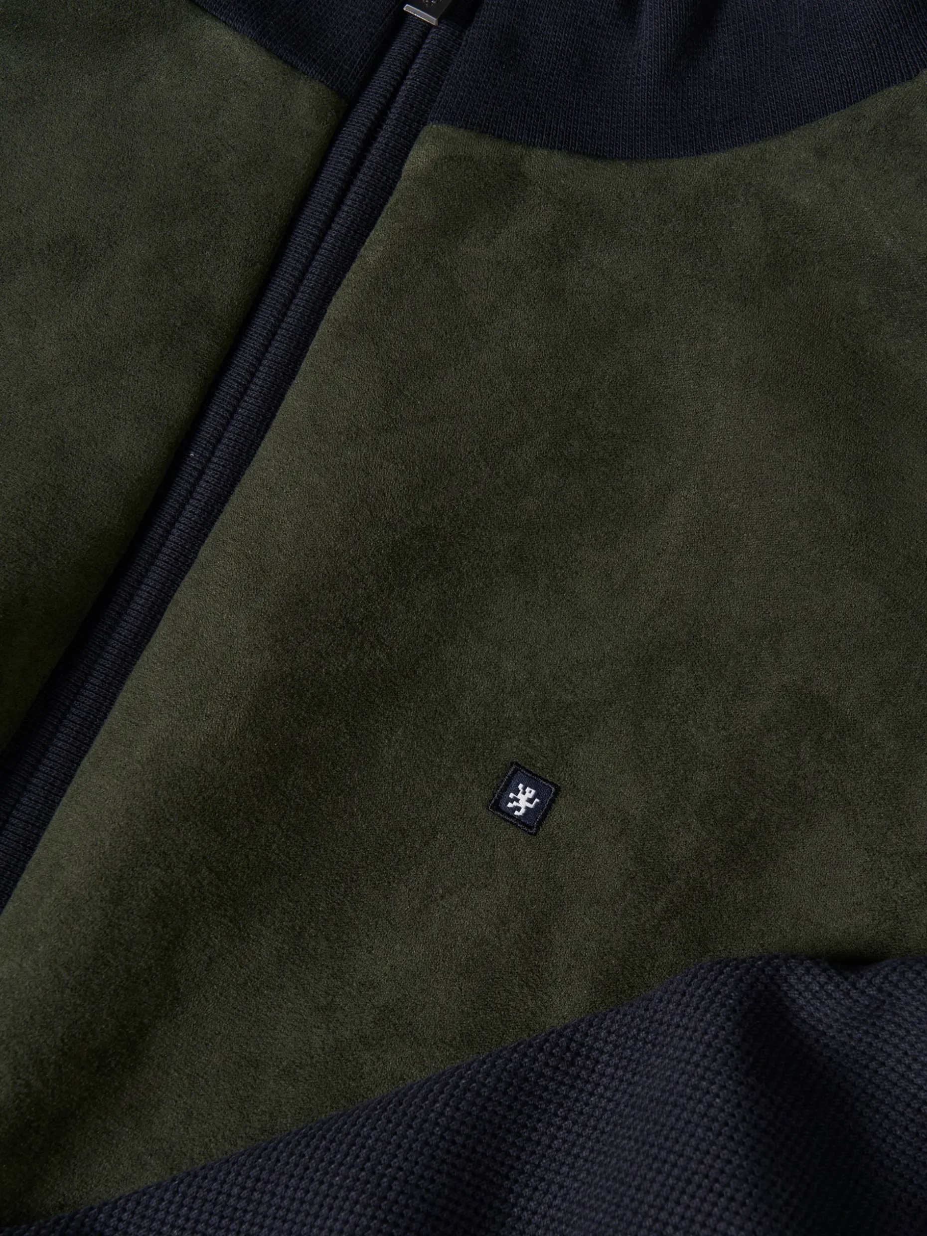 Casaco de malha bicolor frente em contraste