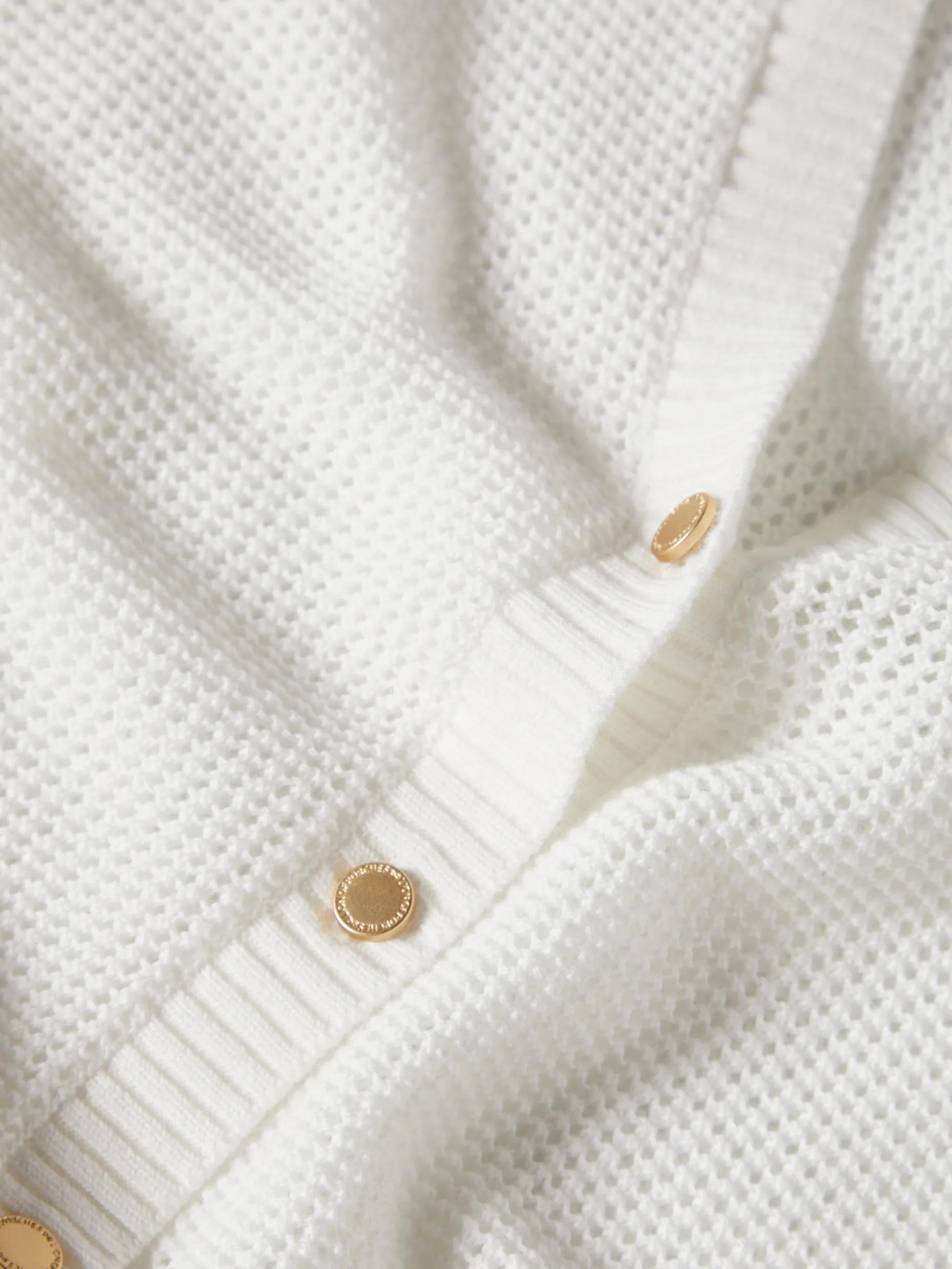 Casaco de malha com botões em contraste