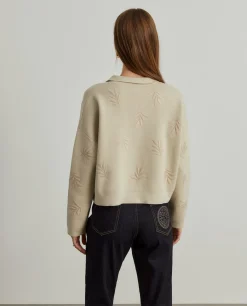 Casaco de malha com botões e bordado folhas