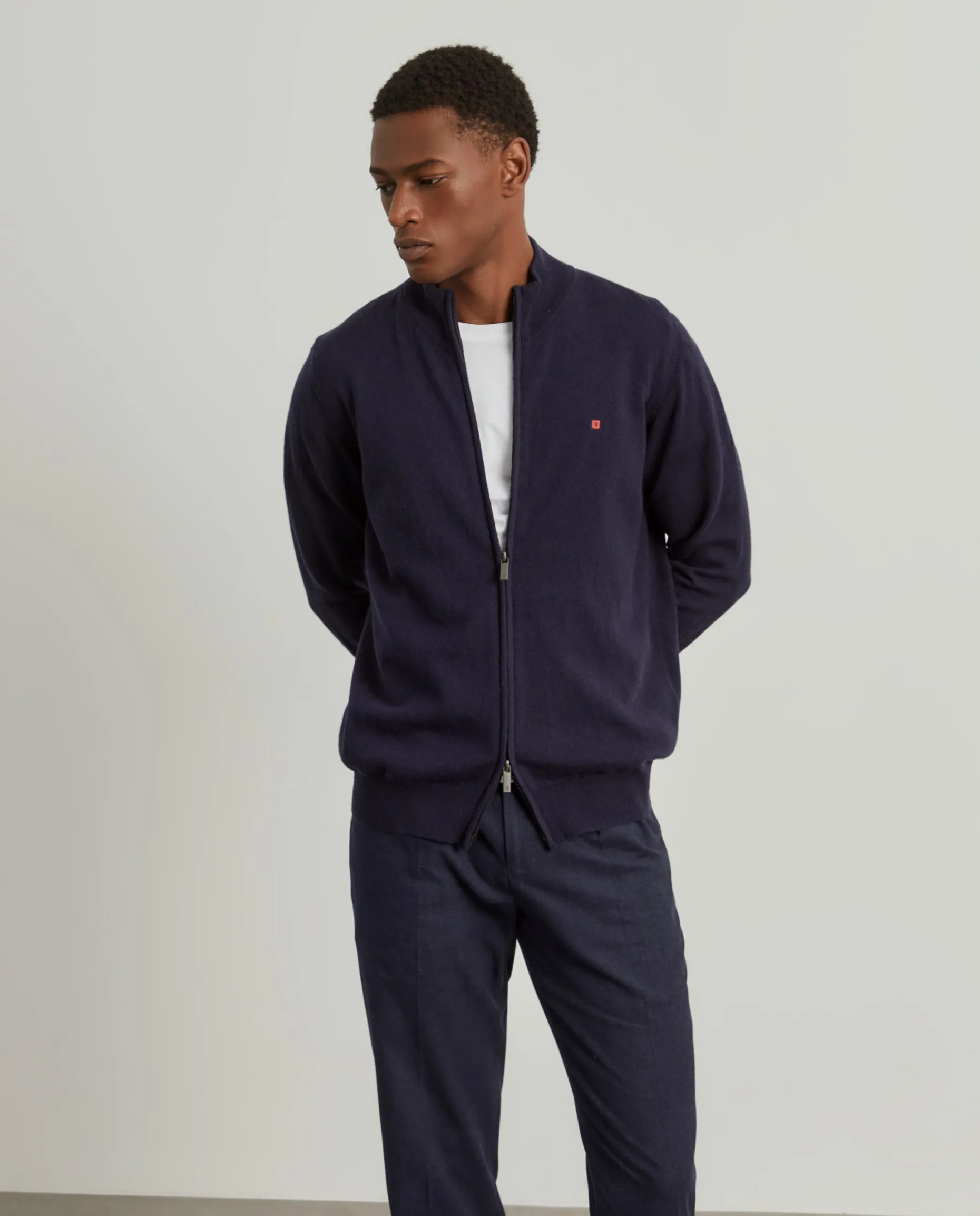 Casaco de malha em lã com fecho