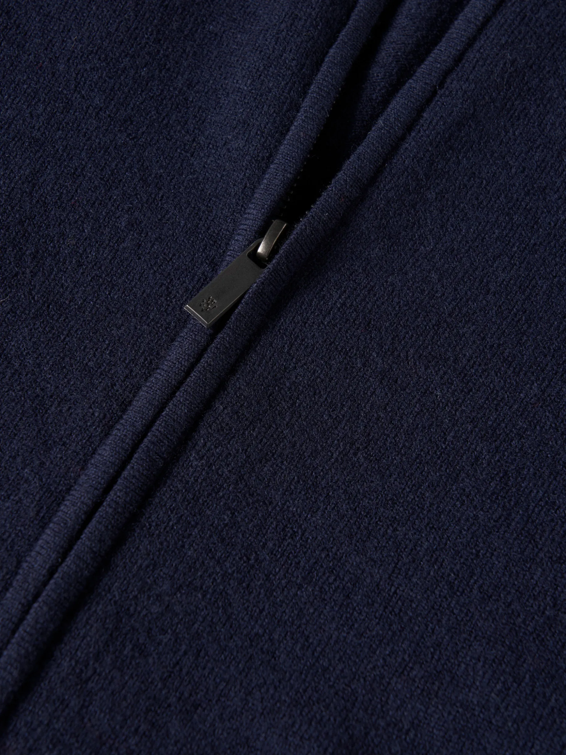 Casaco de malha em lã com fecho