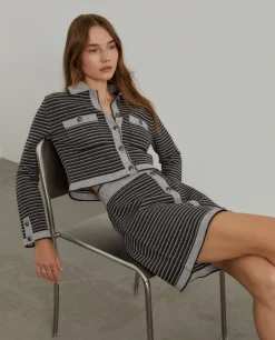 Casaco de malha às riscas com botões