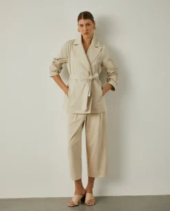 Casaco de trespasse com cinto