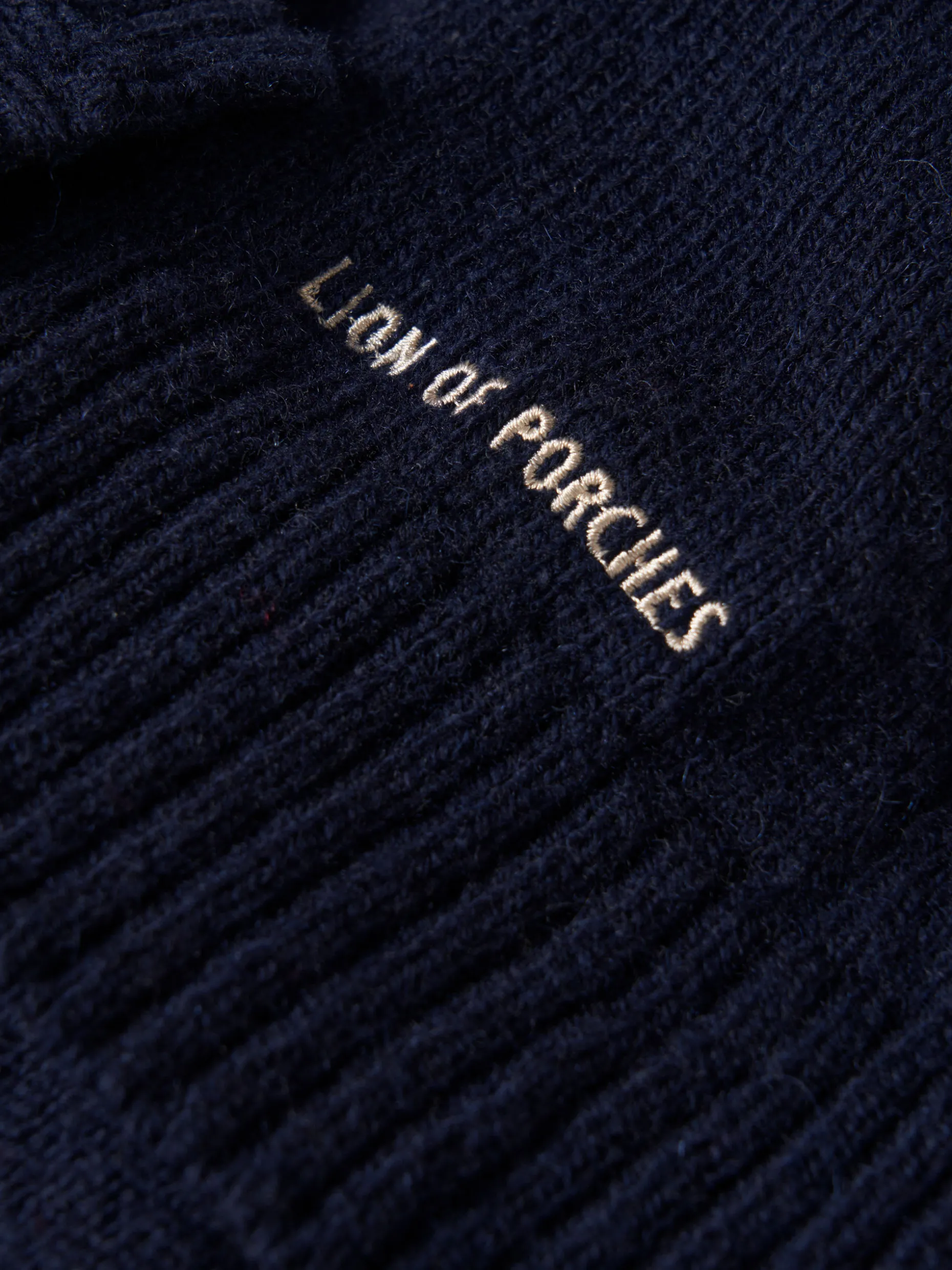 Casaco malha com bordados